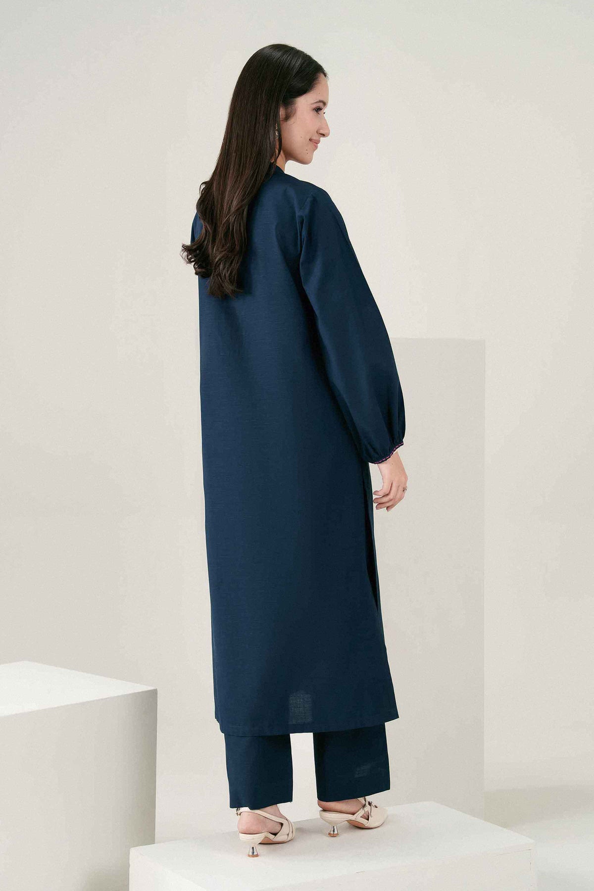 Navy 2-Piece Solid Suit in Yarn Dyed ready-to-wear