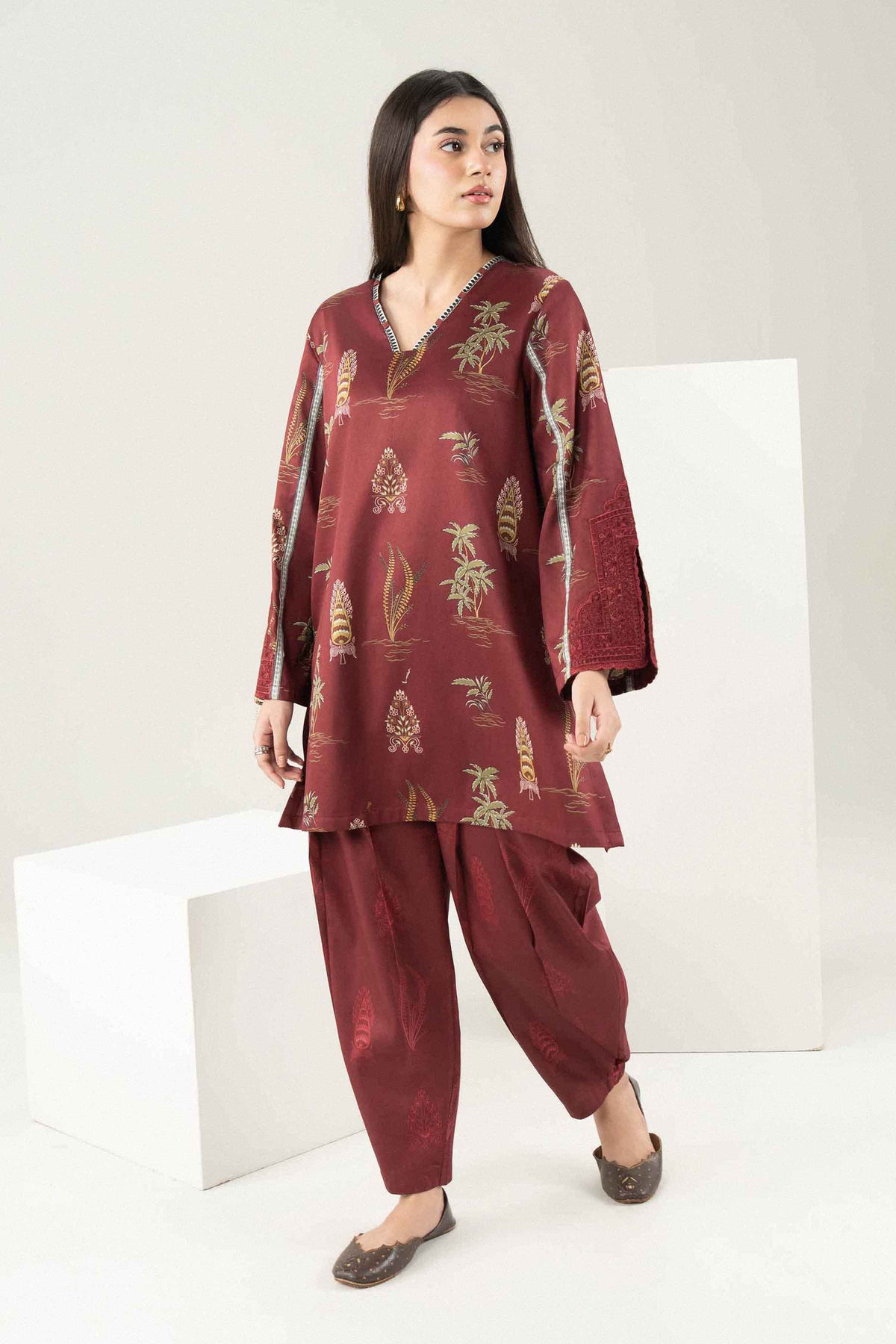 2-Piece Embroidered Suit in Satin ready-to-wear