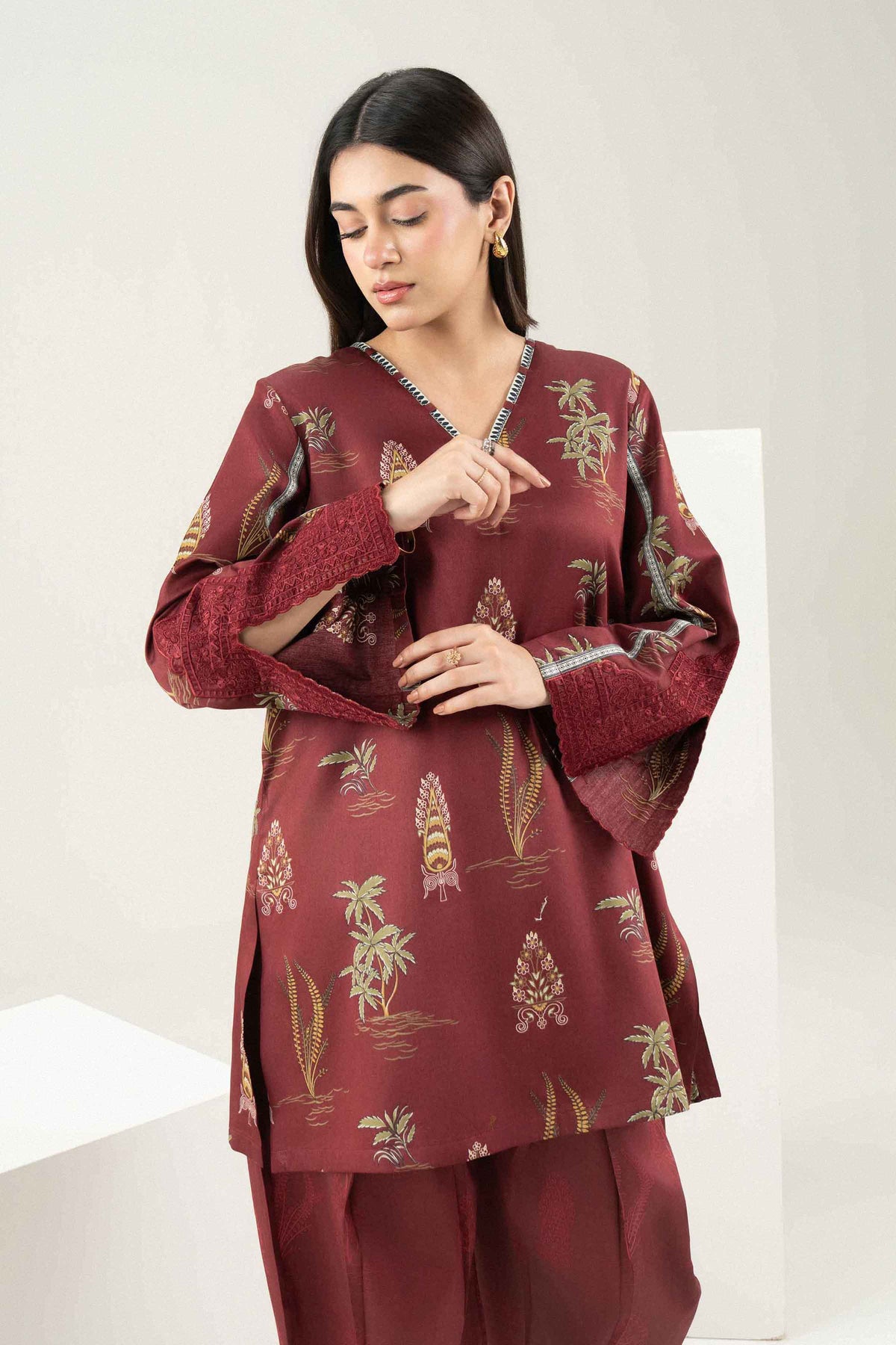 2-Piece Embroidered Suit in Satin ready-to-wear