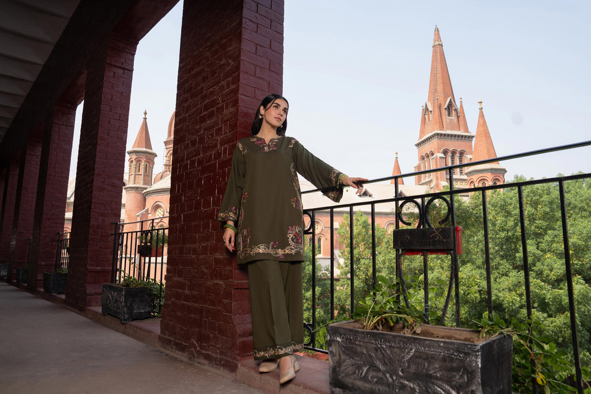 Green 2-Piece Embroidered Suit in PV ready-to-wear