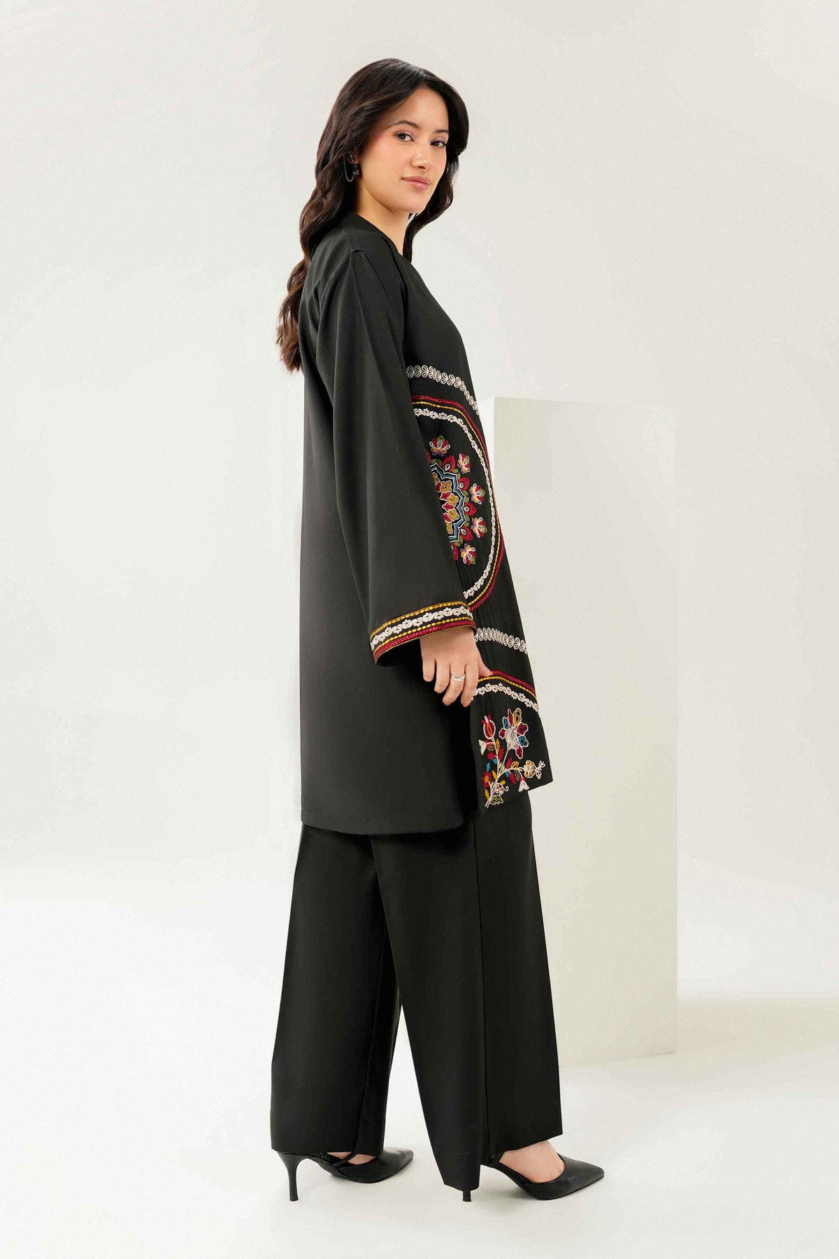 Black 2-Piece Embroidered Suit in PV ready-to-wear