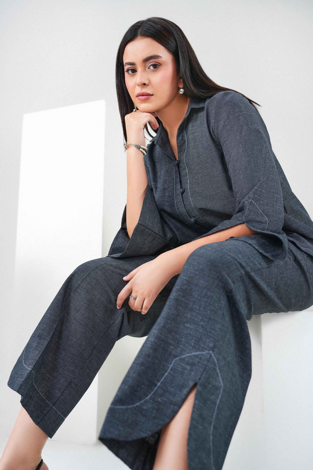 Black 2-Piece Solid Suit in Jacquard ready-to-wear