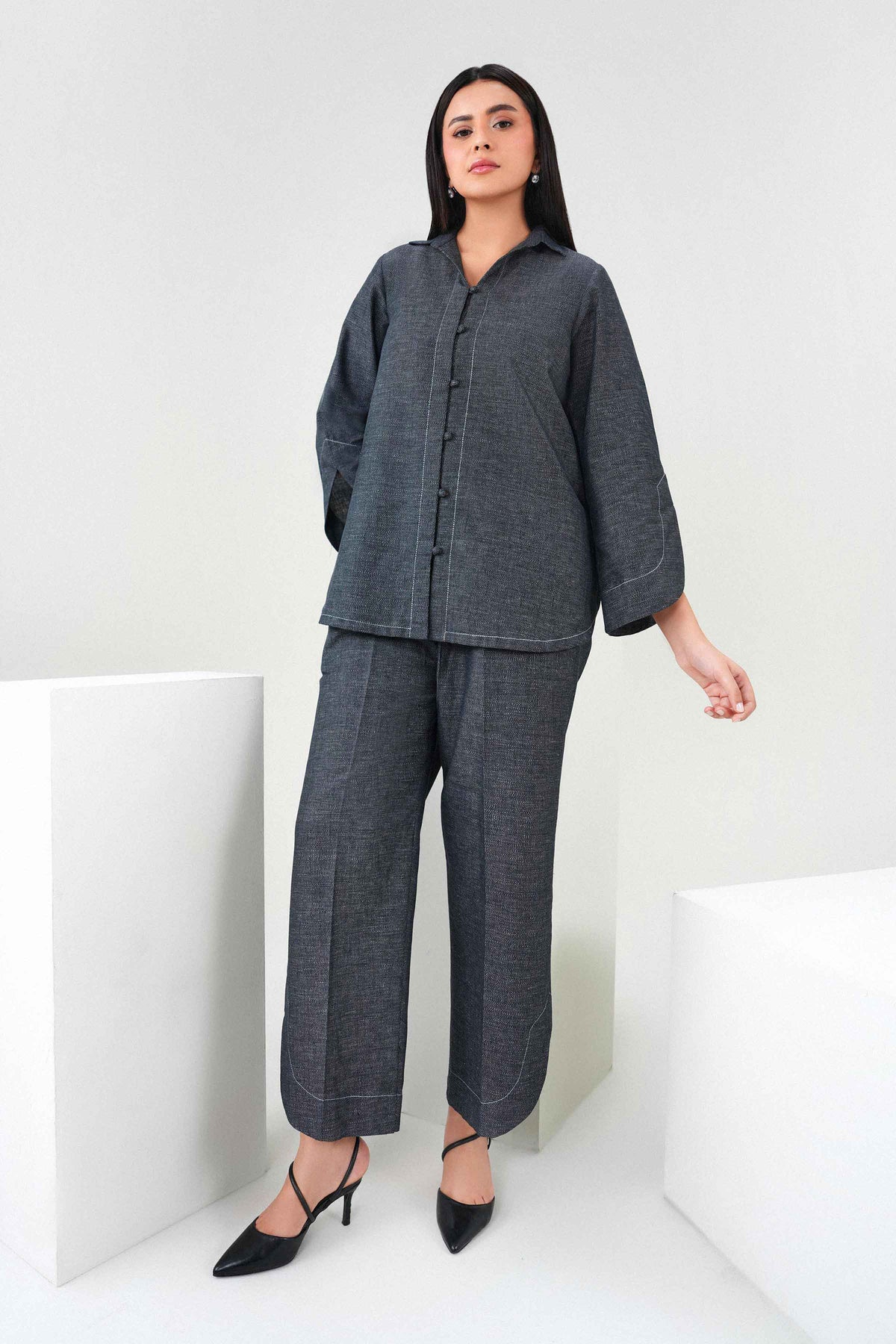 Black 2-Piece Solid Suit in Jacquard ready-to-wear