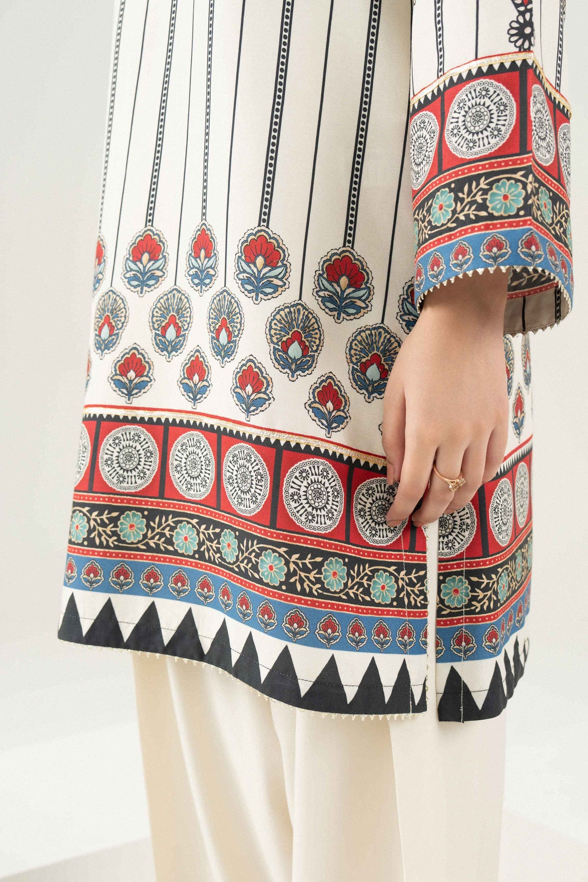 Off White 2-Piece Printed Suit in Linen ready-to-wear