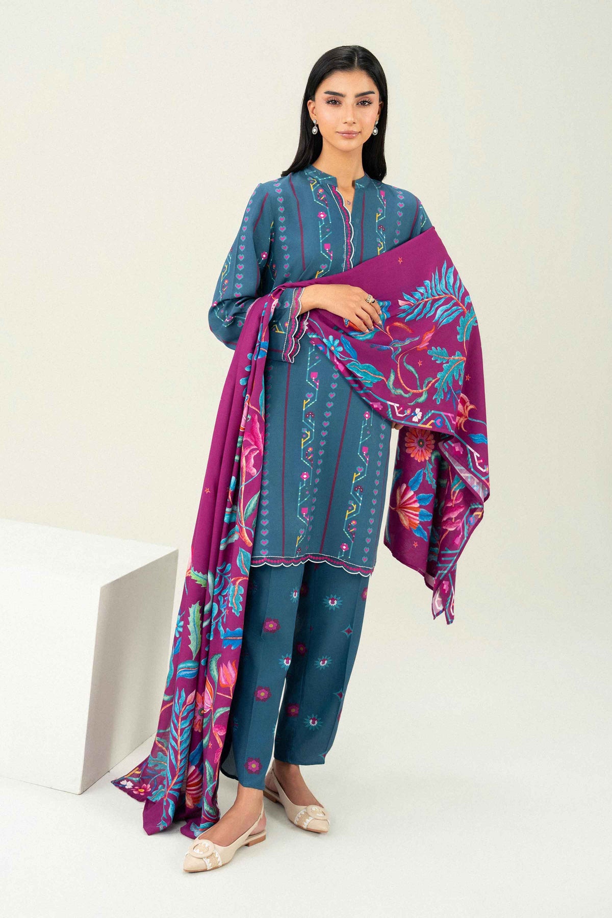 Blue 3-Piece Printed Embroidered Suit in Linen ready-to-wear