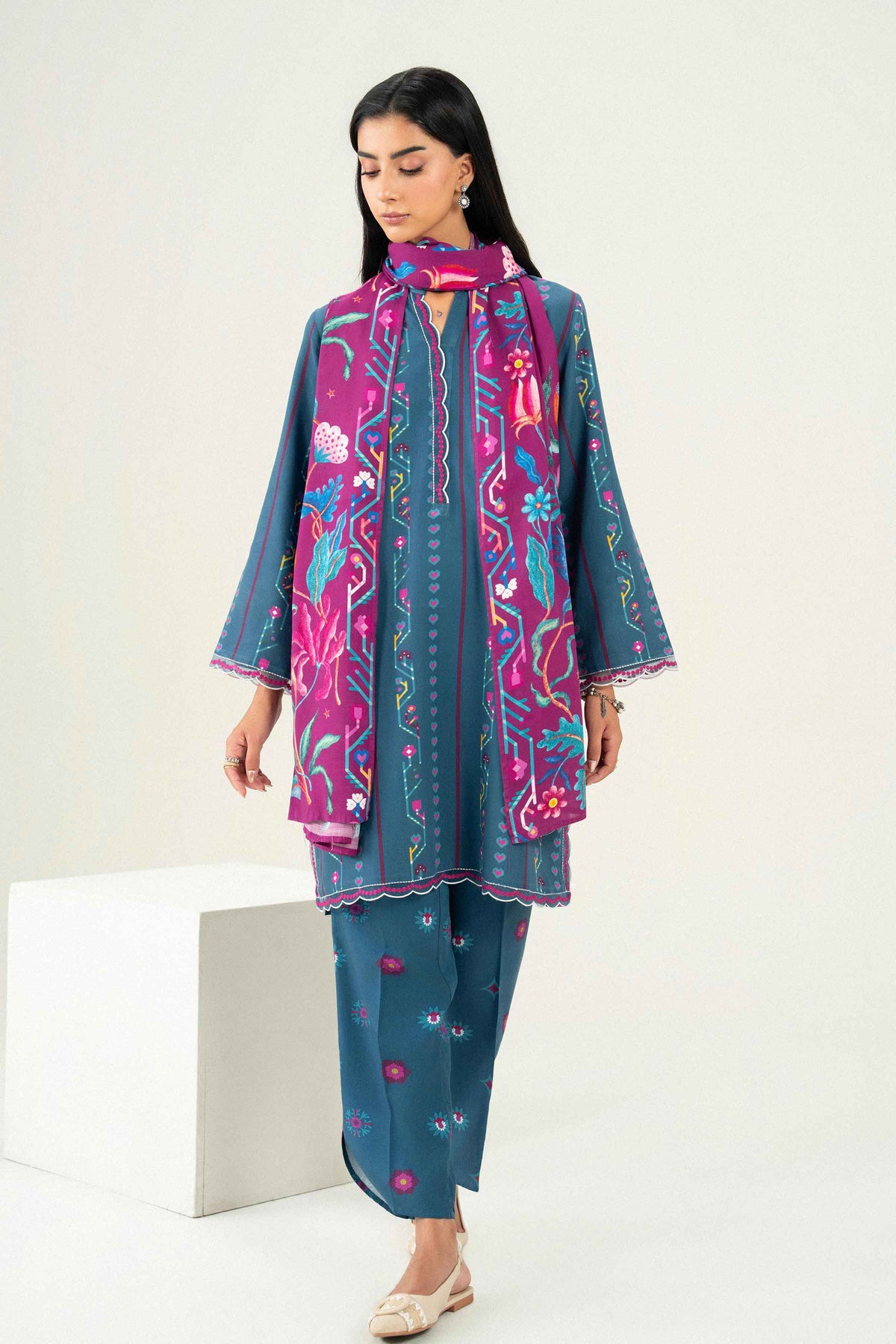 Blue 3-Piece Printed Embroidered Suit in Linen ready-to-wear