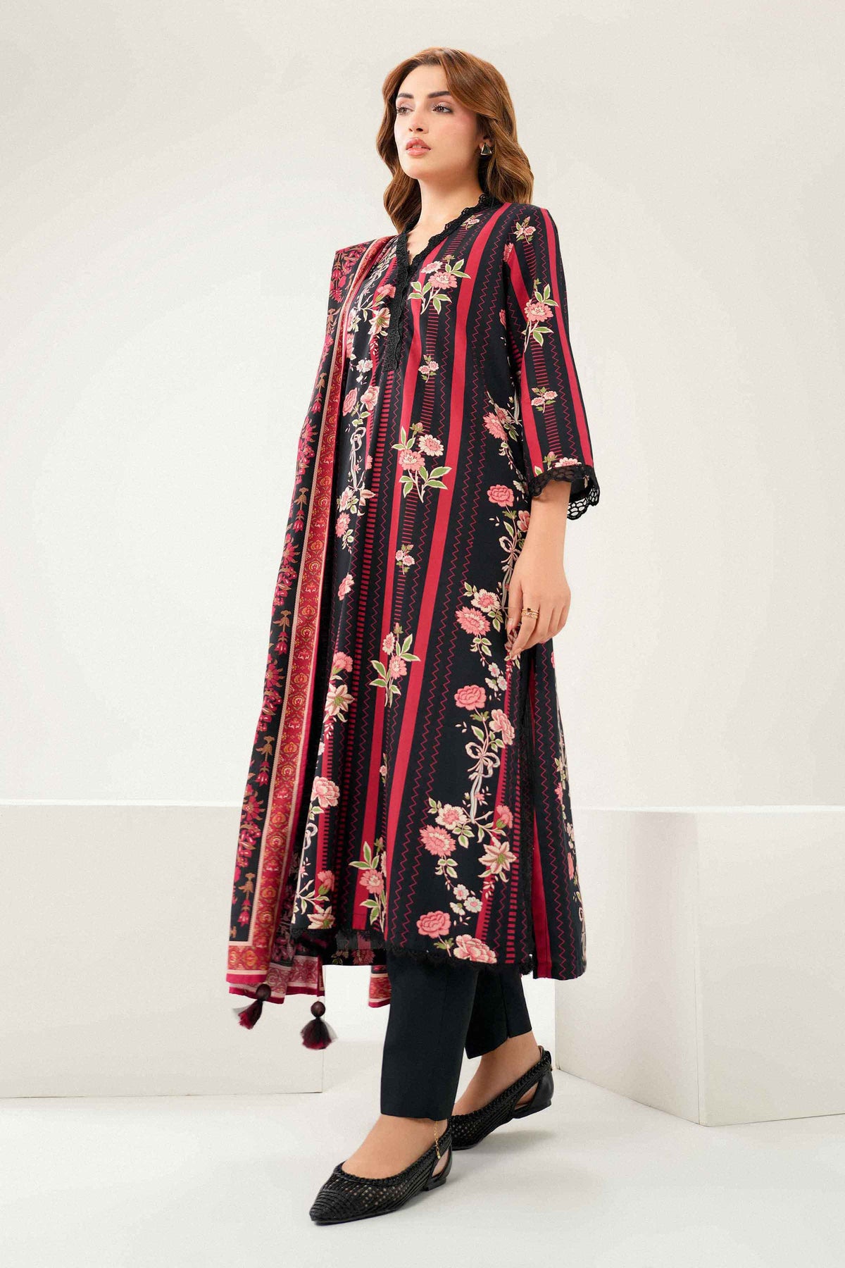 Black 3-Piece Printed Embroidered Suit in Linen ready-to-wear
