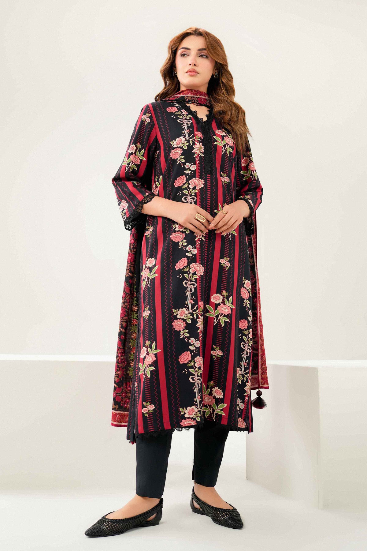 Black 3-Piece Printed Embroidered Suit in Linen ready-to-wear