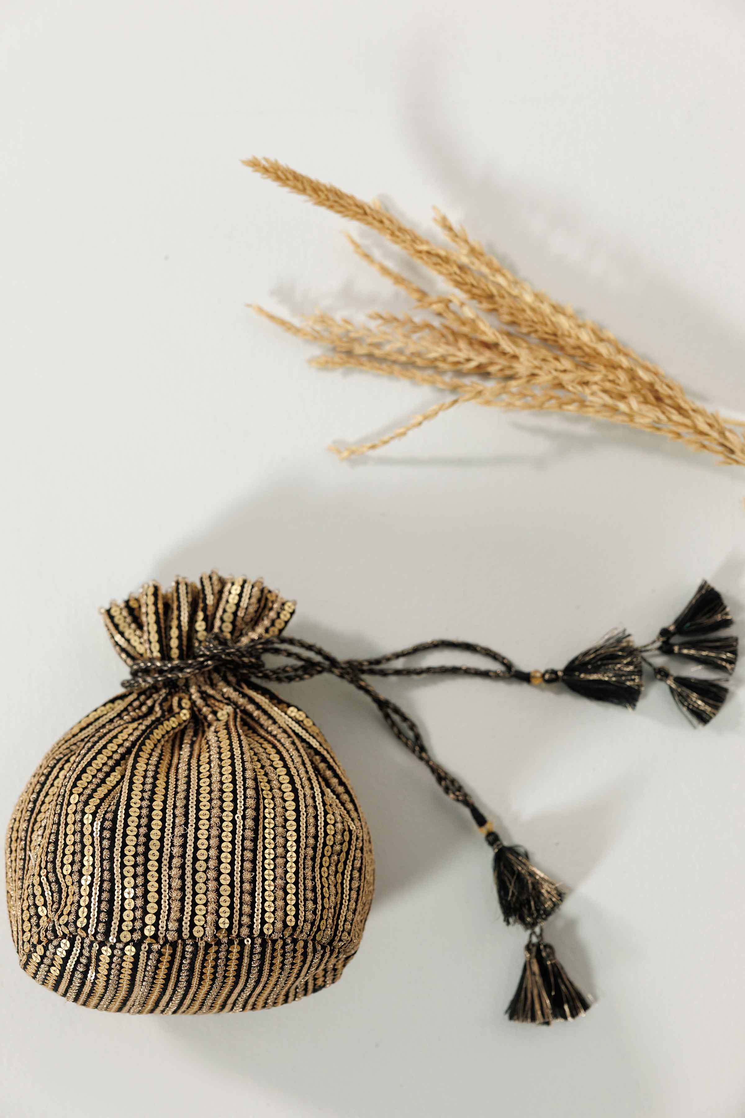 NISHATUAE - Black Embroidered Silk Pouch