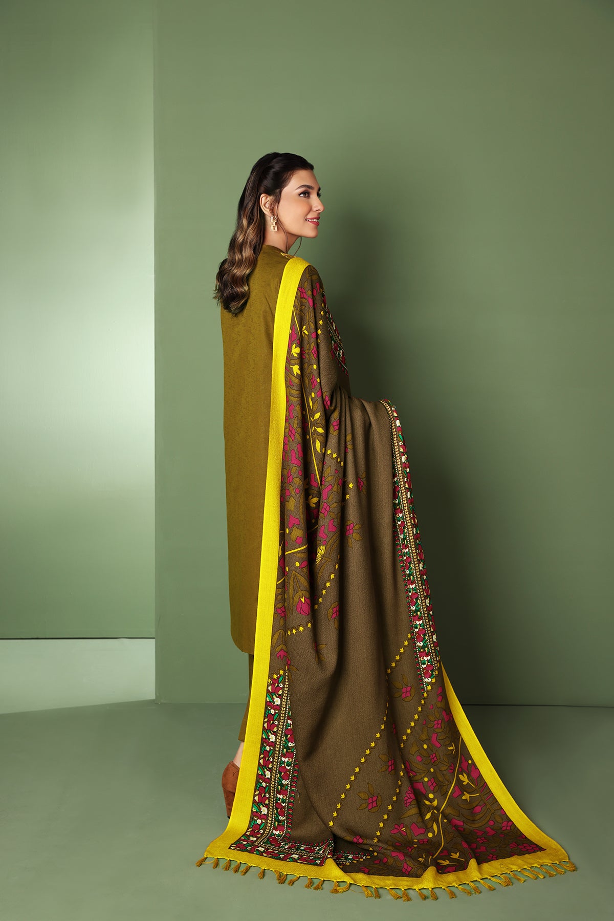 42205008-Embroidered 3PC