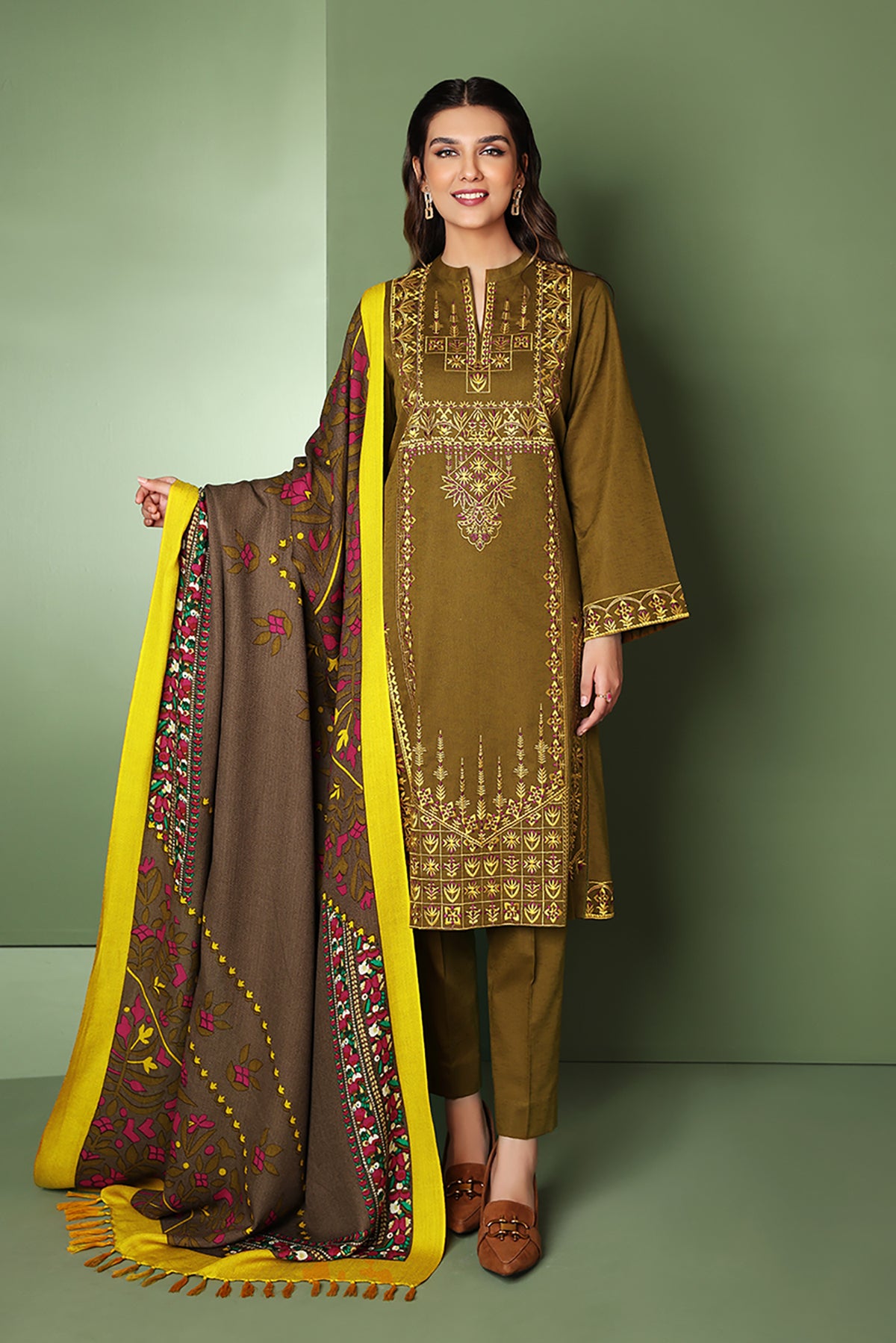 42205008-Embroidered 3PC