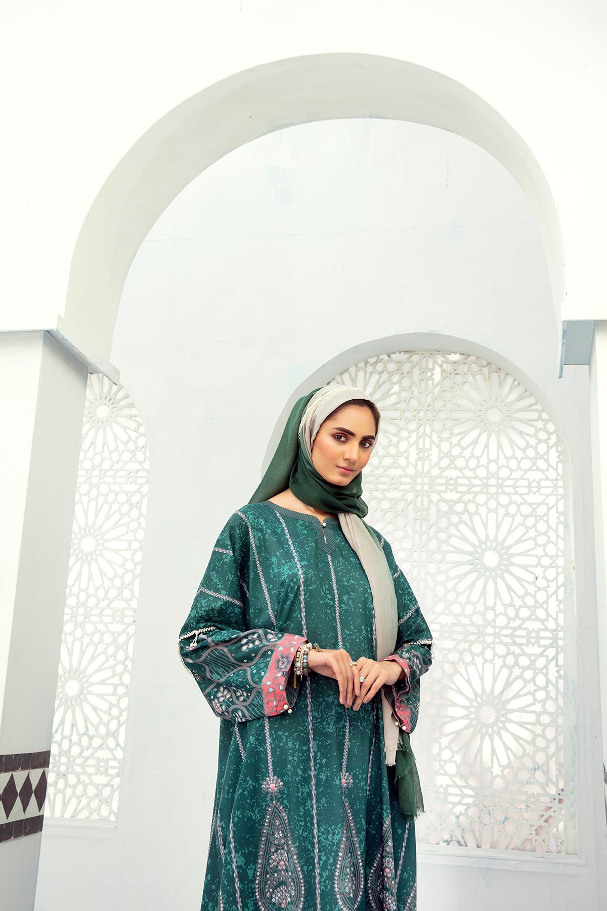 DE21-14-Pearl Embellished & Boxy Silhouette Stitched Fustaan-1PC