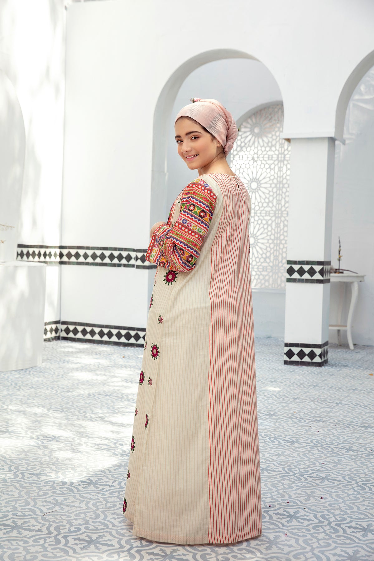 DE21-16-Embroidered Side Panel Stitched Fustaan-1PC