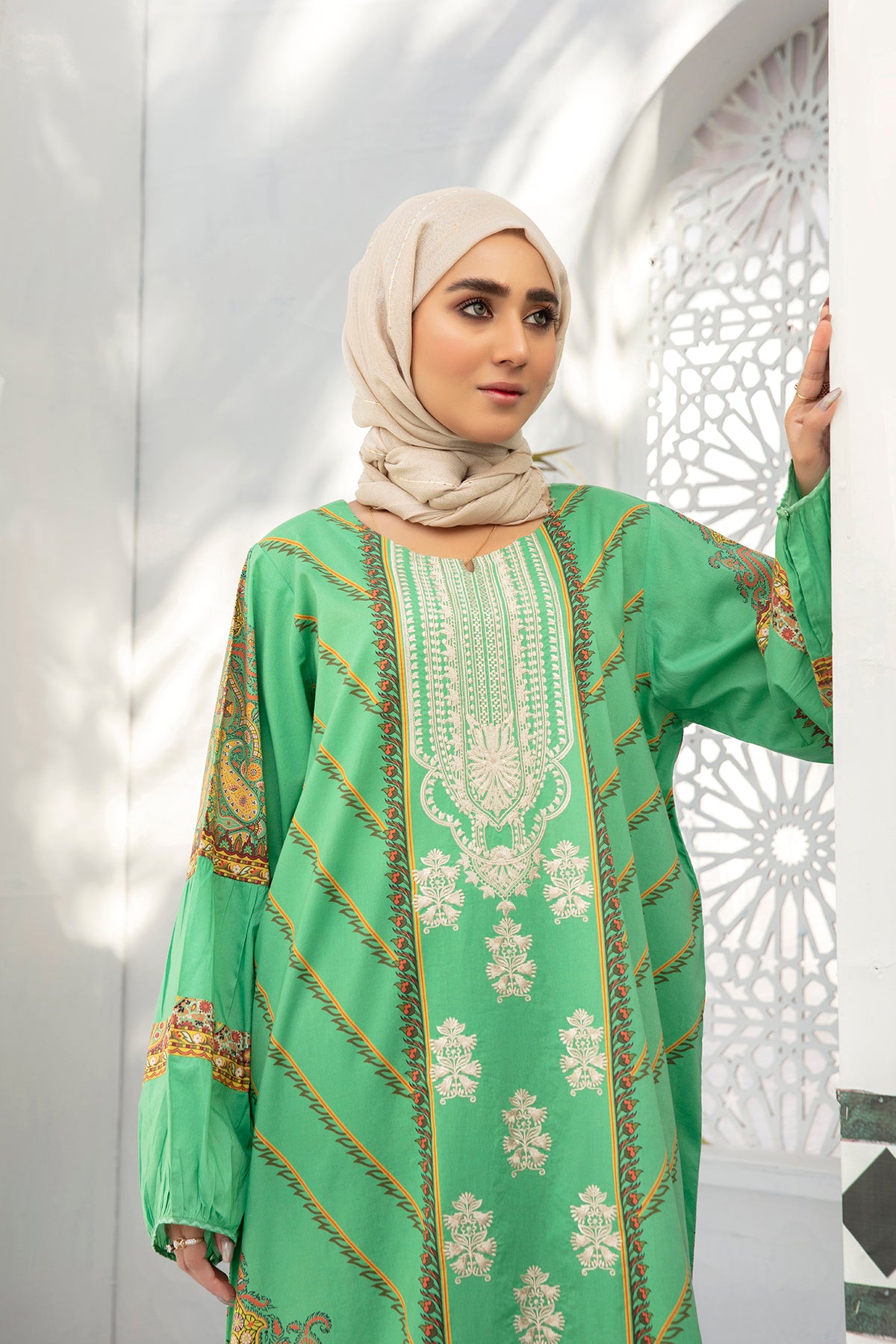 DE21-19-Embroidered Regular Silhouette Stitched Fustaan-1PC