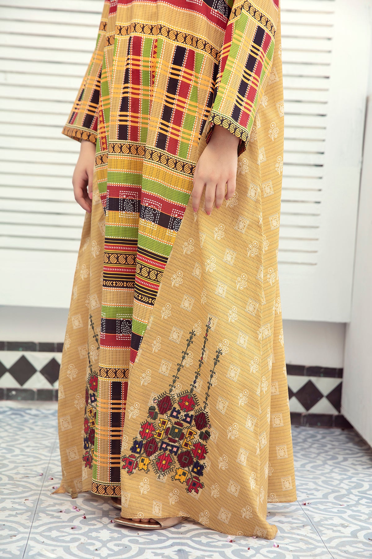 DE21-21-Twill Tape & Embroidery Detailing Stitched Fustaan-1PC