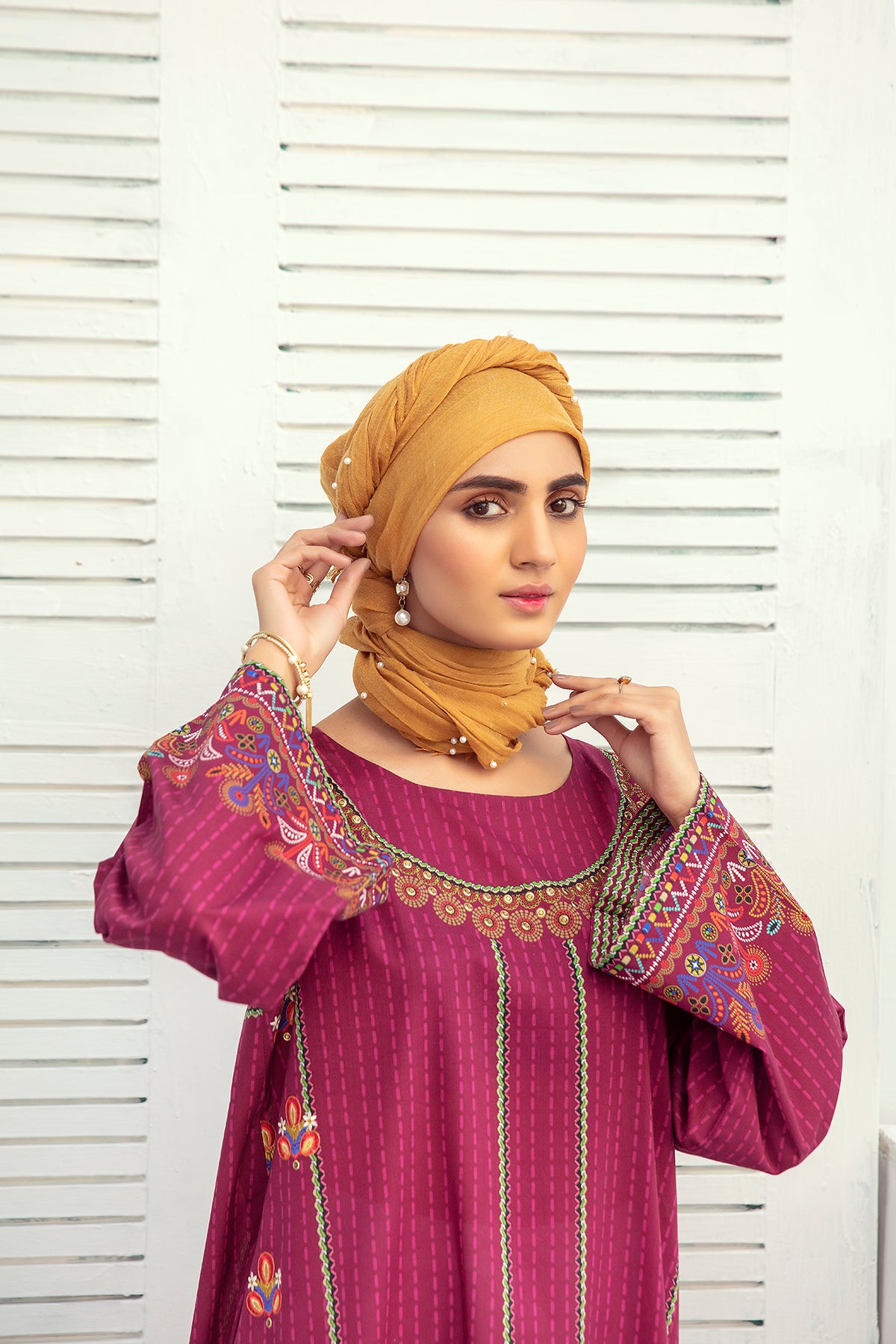 DE21-26-Embroidered Lawn Fustaan
