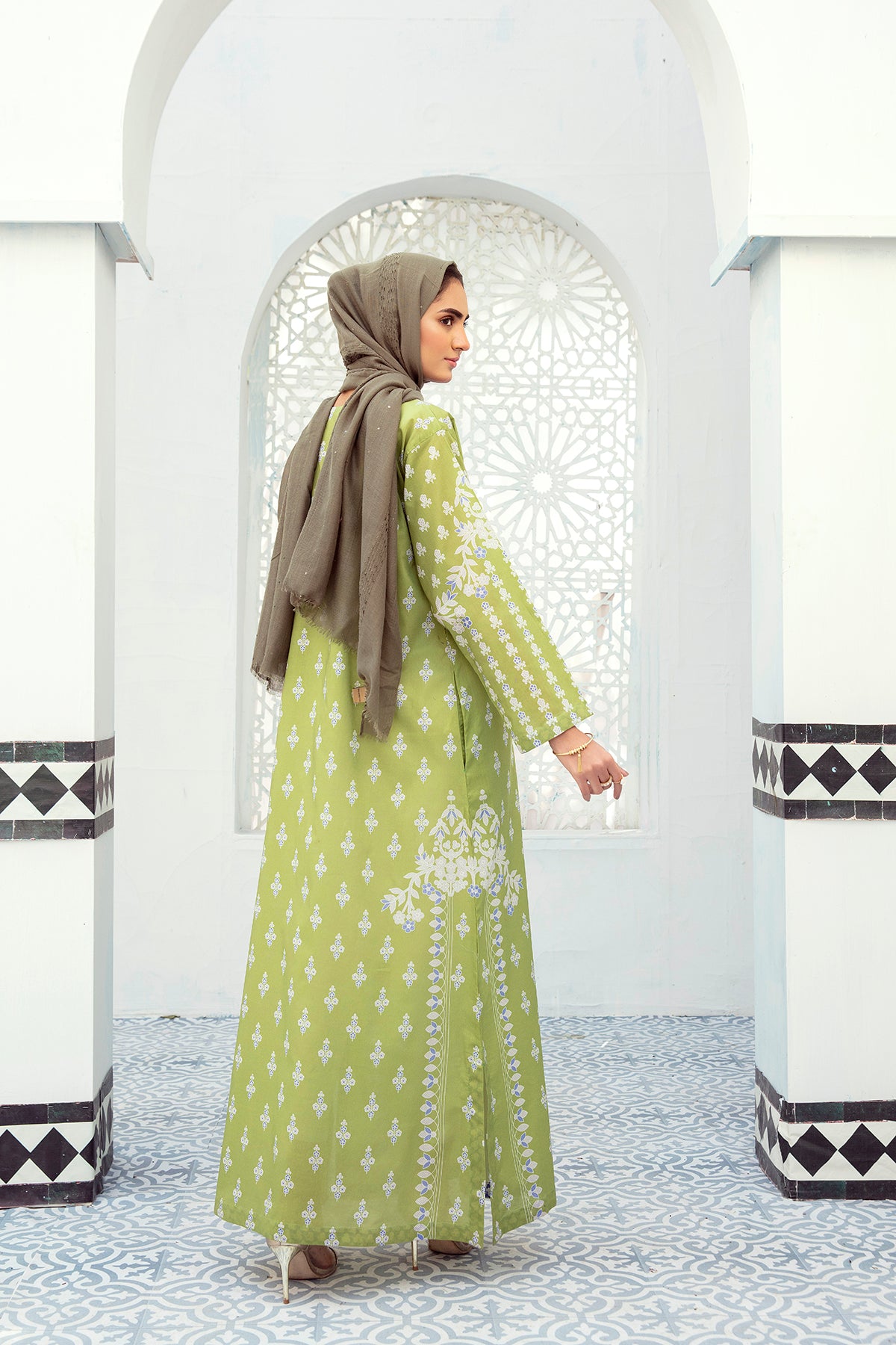 DE21-34-Loose Silhouette Embroidered Stitched Fustaan-1PC