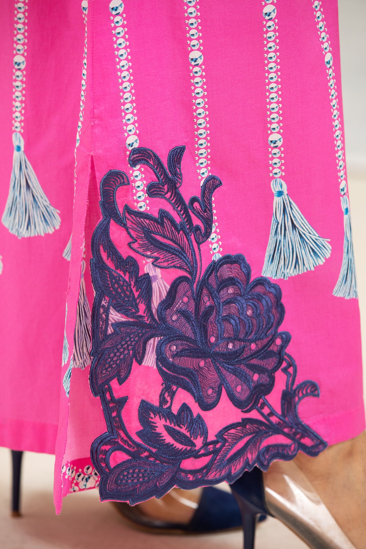 DS21-100 Embroidered Printed Lawn Fustaan