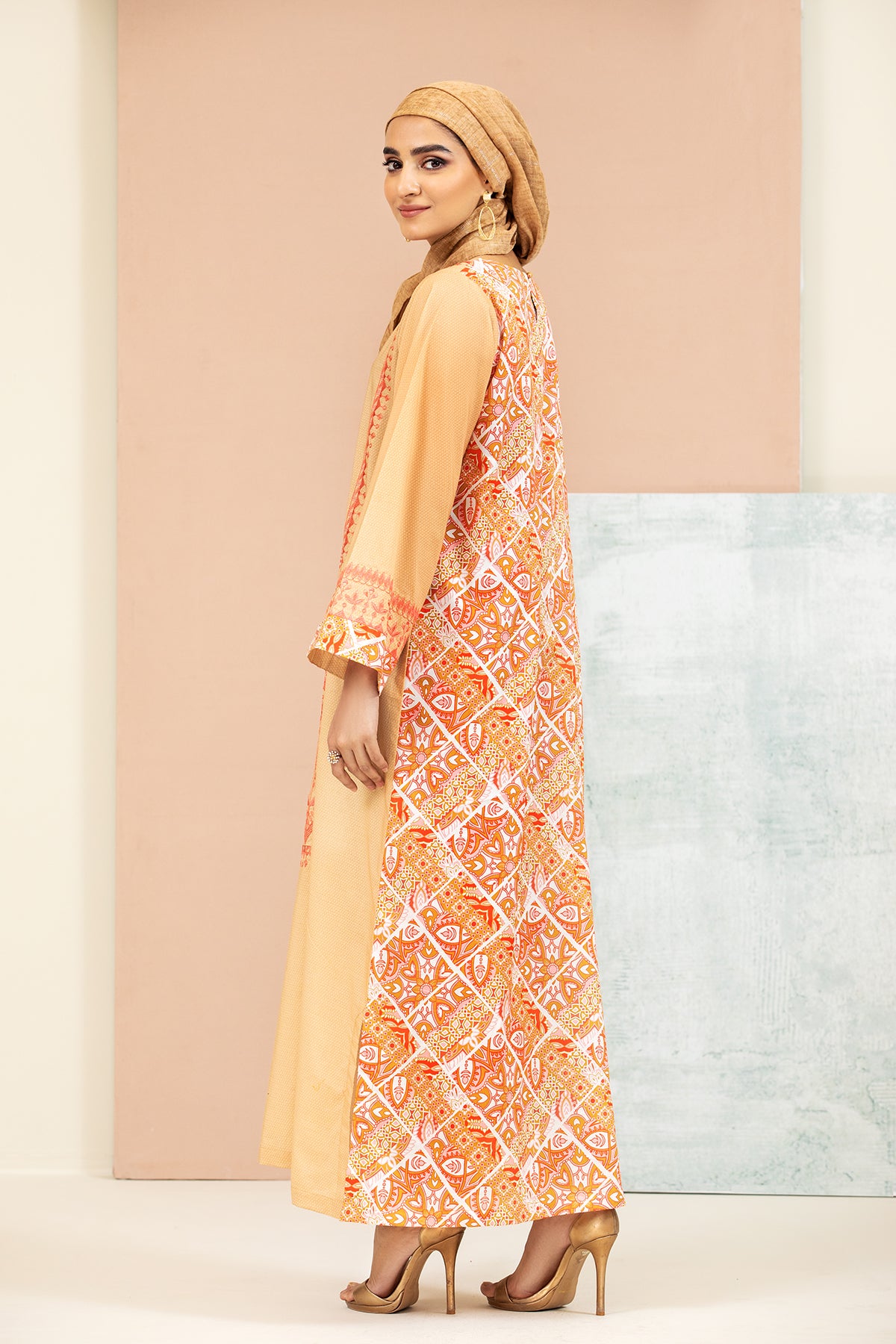 DS21-138-Embroidered Printed Lawn Fustaan