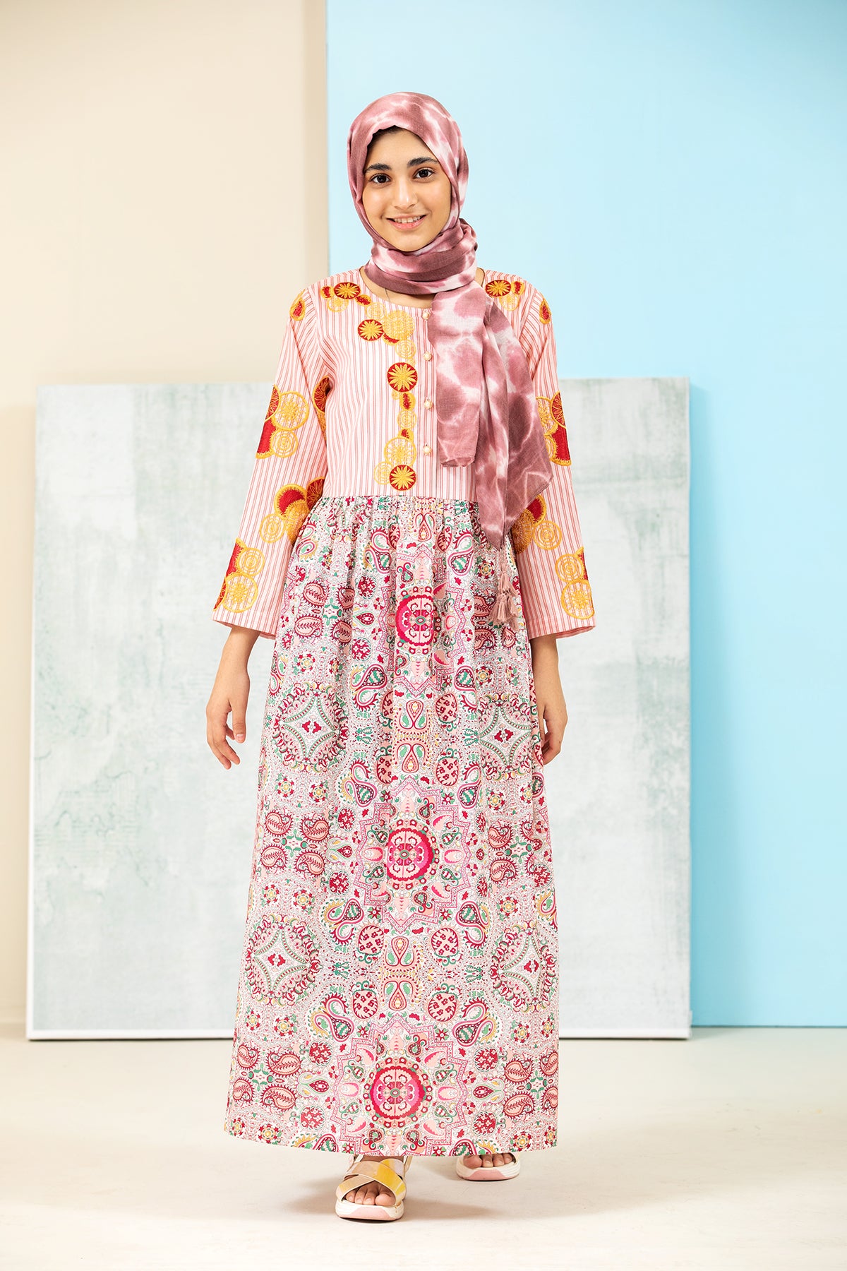 DS21-148-Embroidered Printed Lawn Fustaan