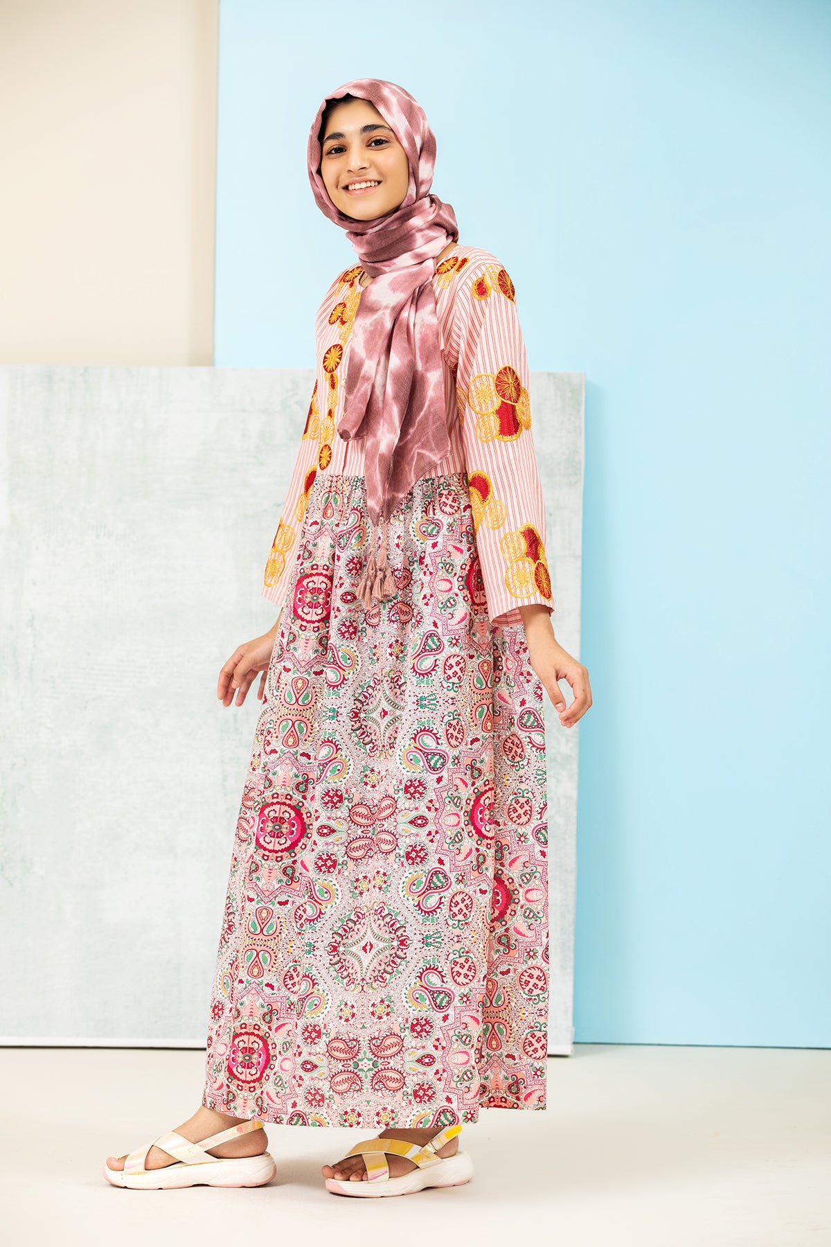 DS21-148-Embroidered Printed Lawn Fustaan
