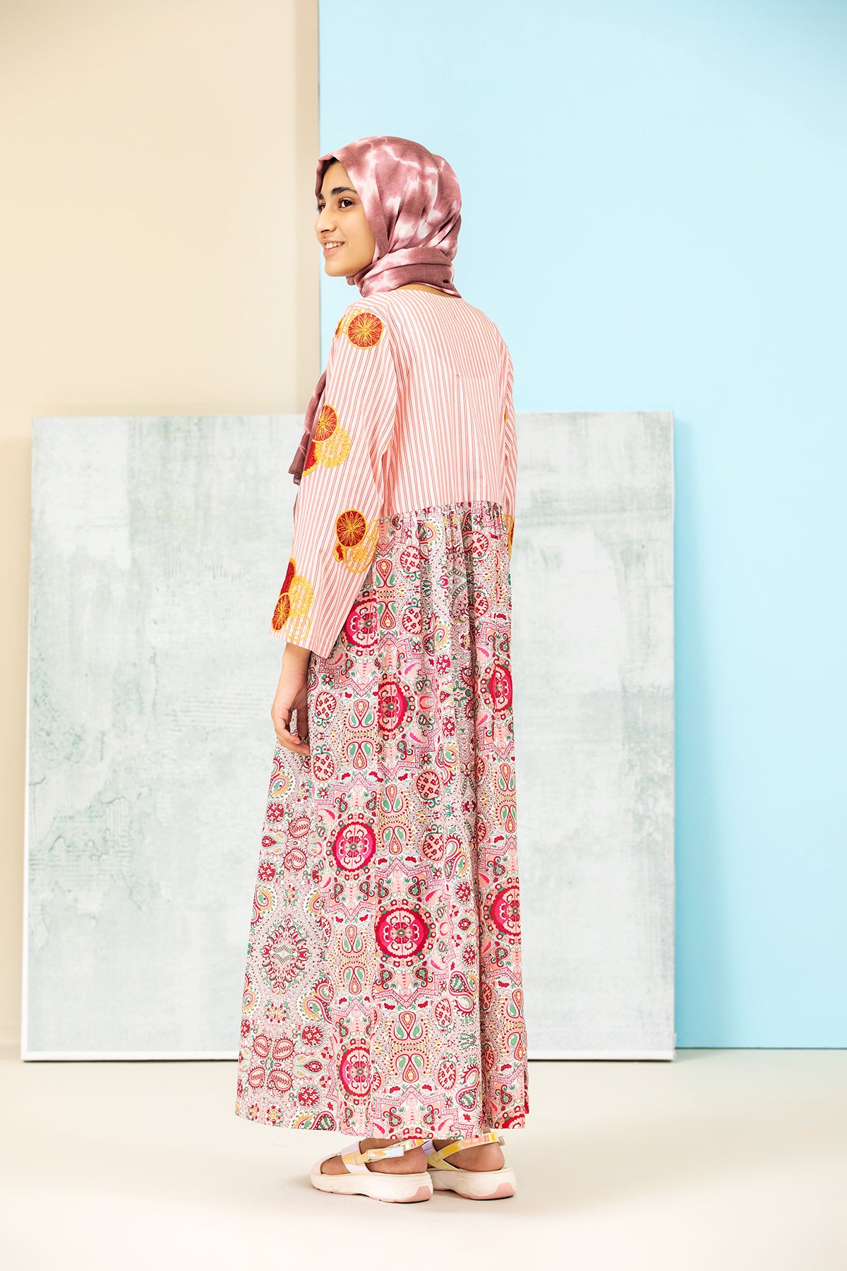 DS21-148-Embroidered Printed Lawn Fustaan