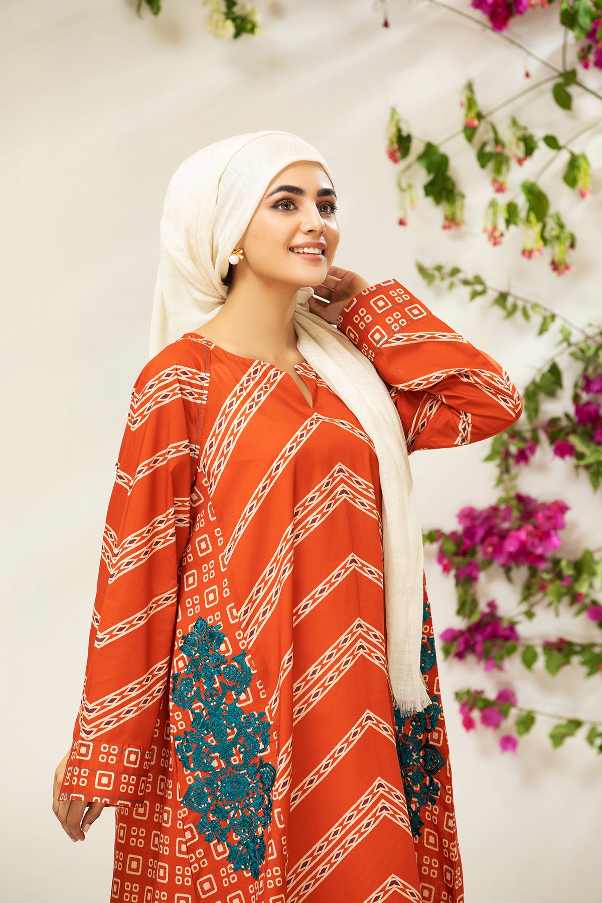 DS21-70 Embroidered Printed Lawn Fustaan