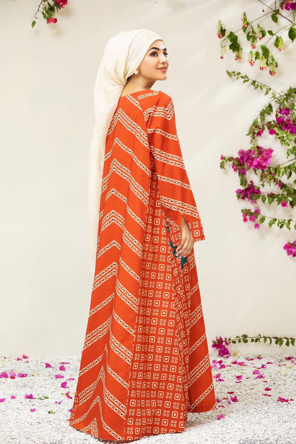 DS21-70 Embroidered Printed Lawn Fustaan