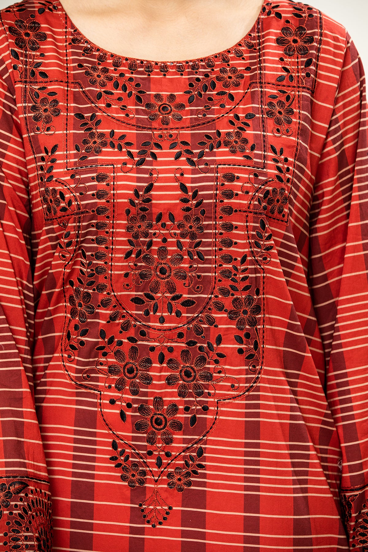 DS21-73 Embroidered Back Forward Printed Lawn Fustaan