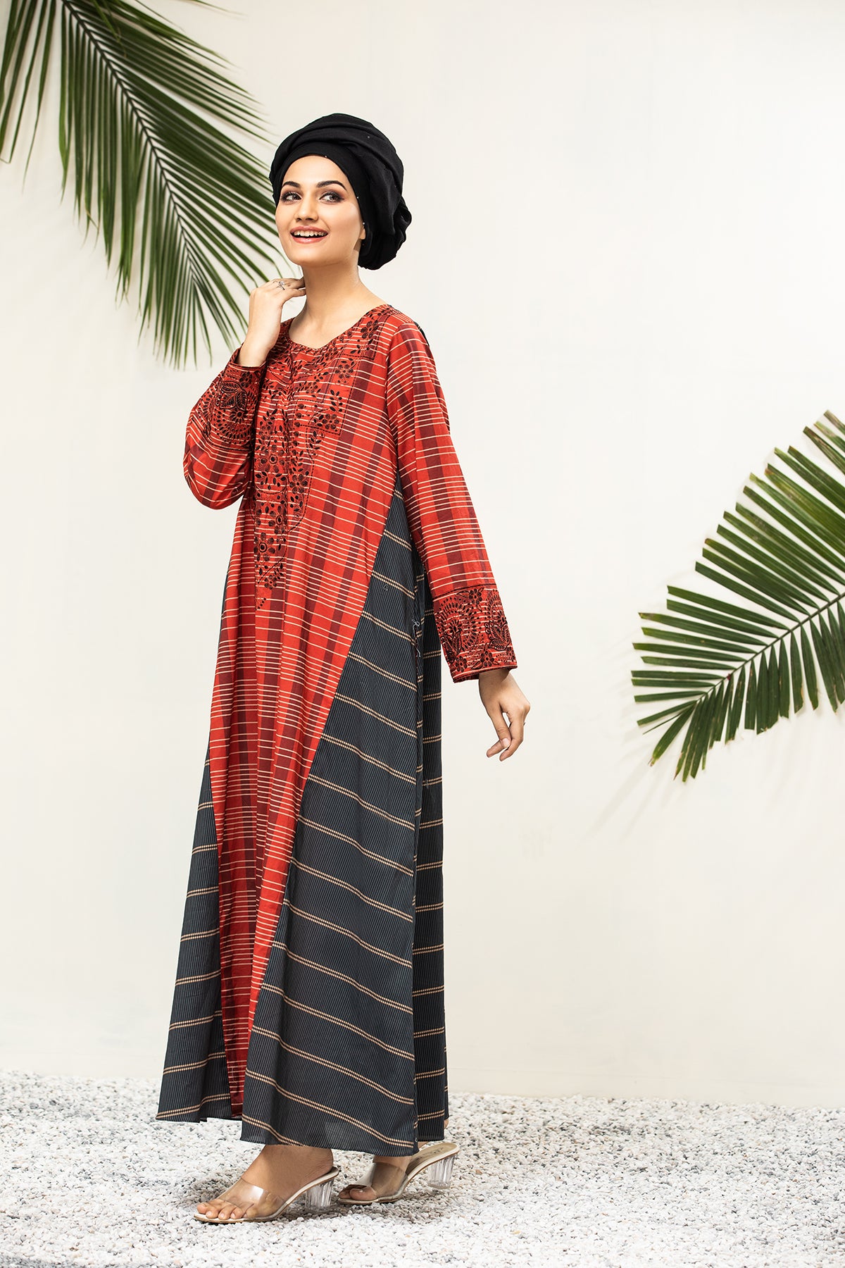 DS21-73 Embroidered Back Forward Printed Lawn Fustaan