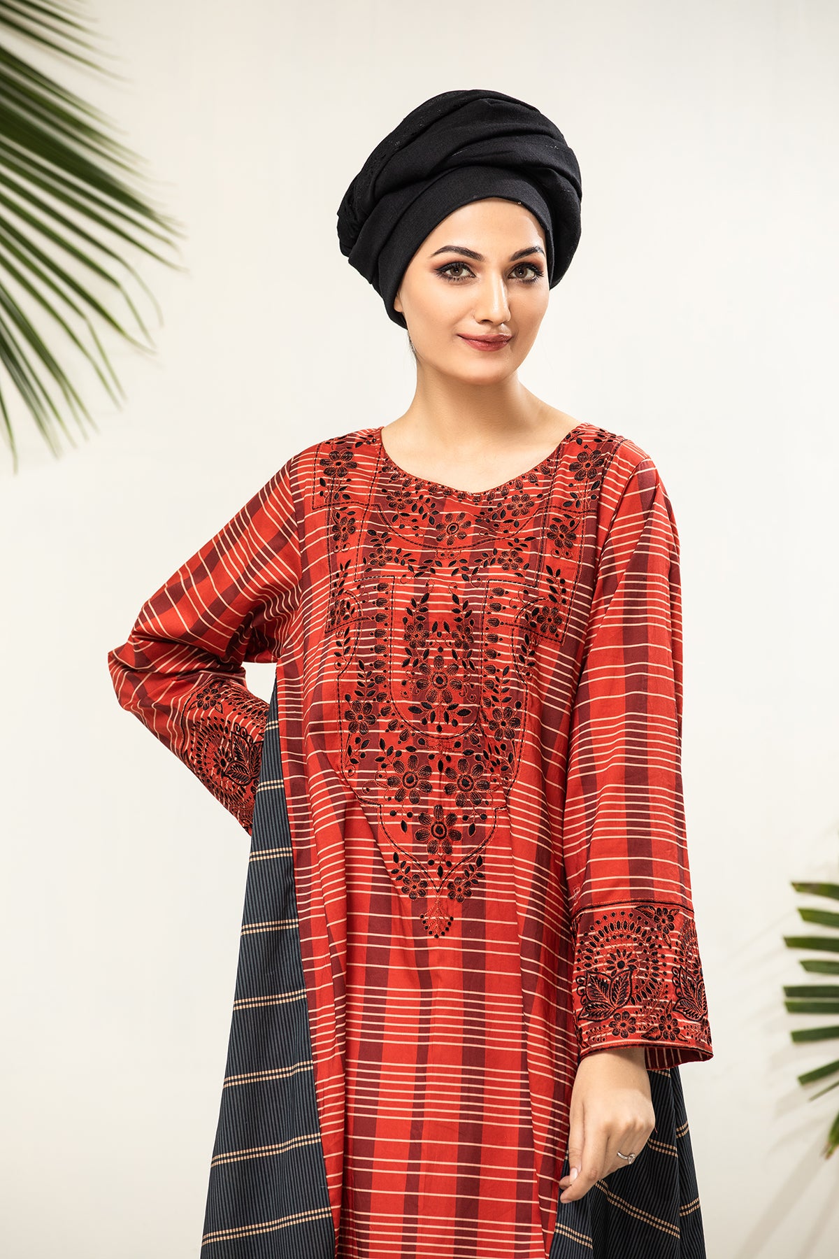 DS21-73 Embroidered Back Forward Printed Lawn Fustaan