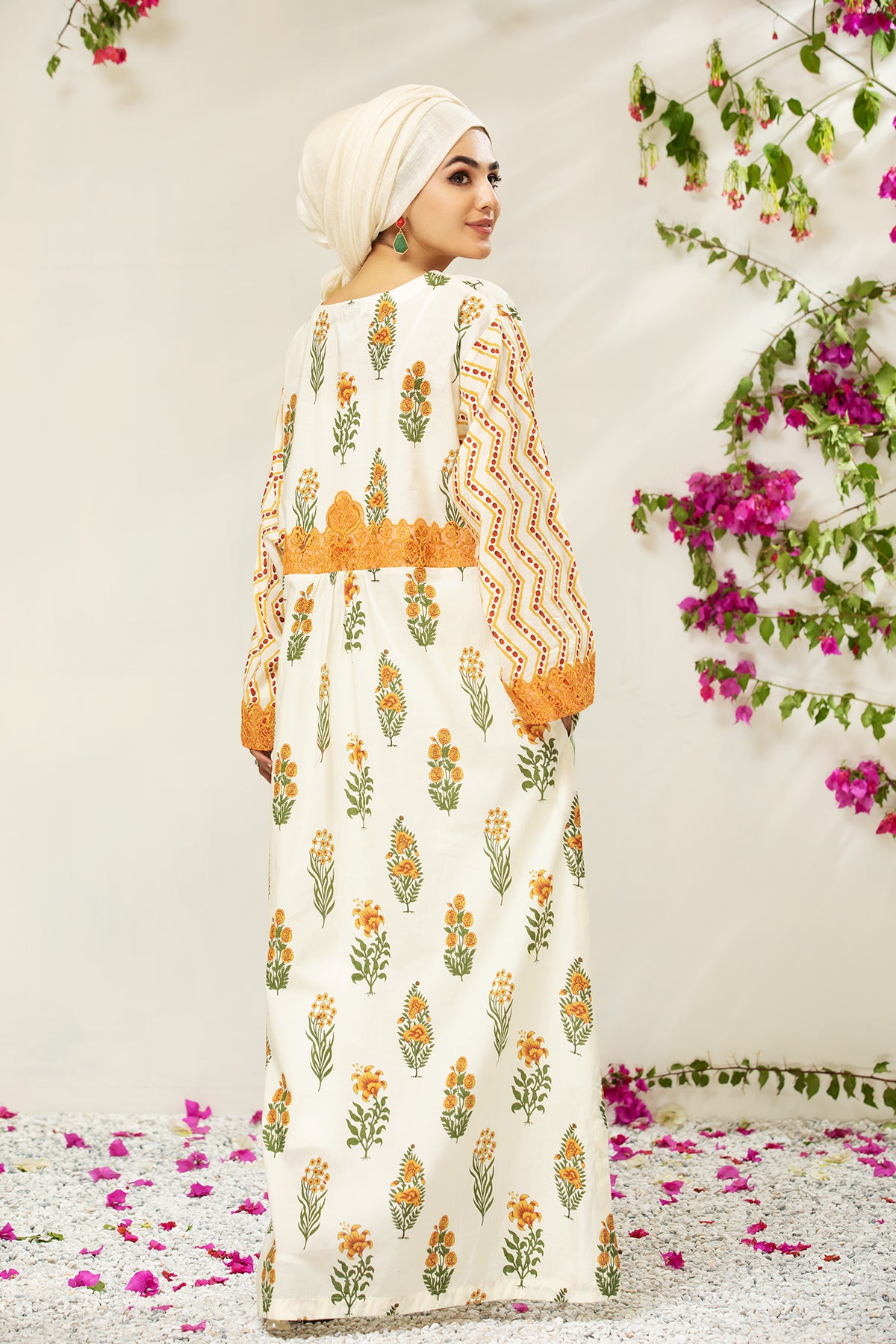 DS21-82 Embroidered Printed Lawn Fustaan