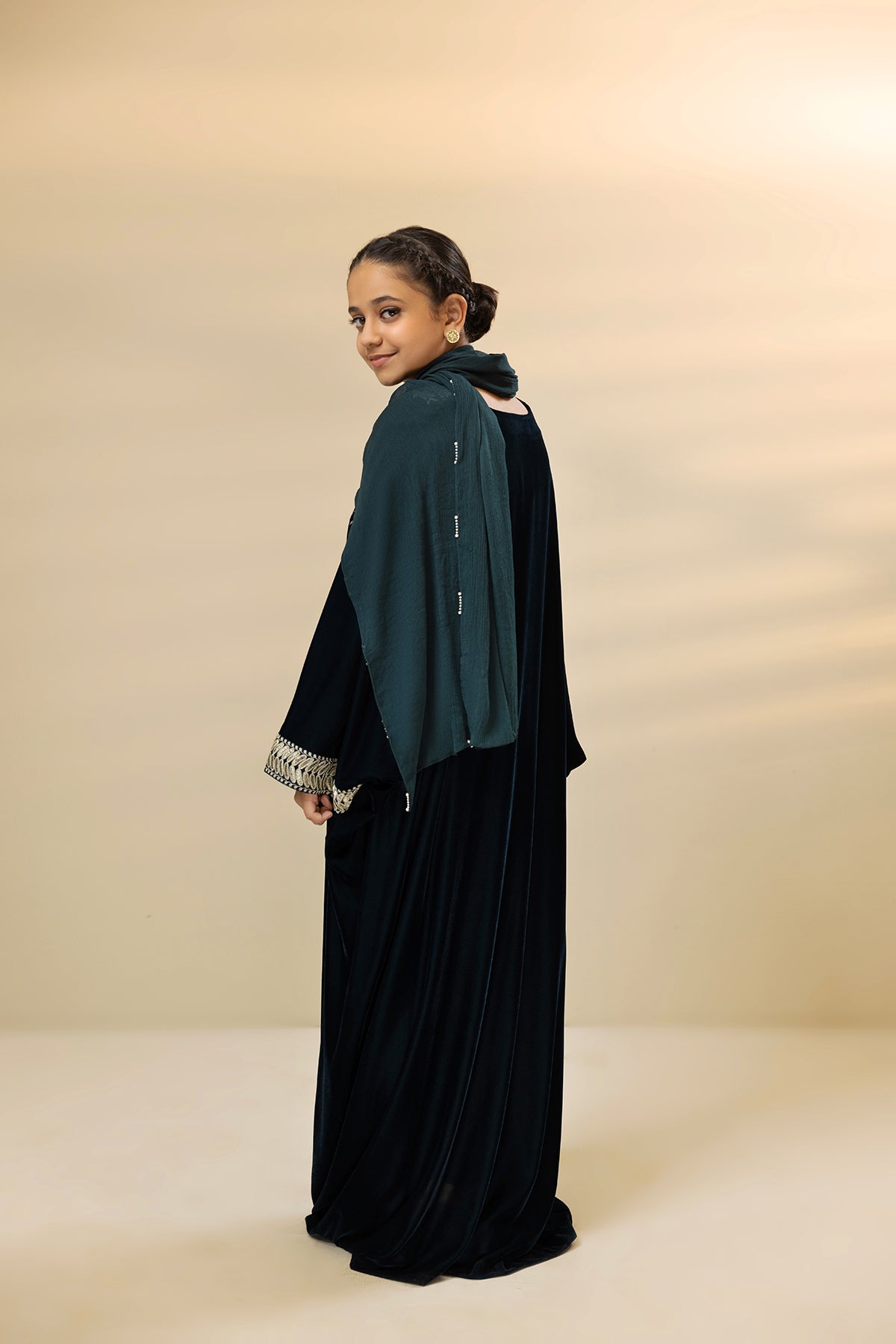 DW22-38-V Neckline Embroidered Fustaan 1PC