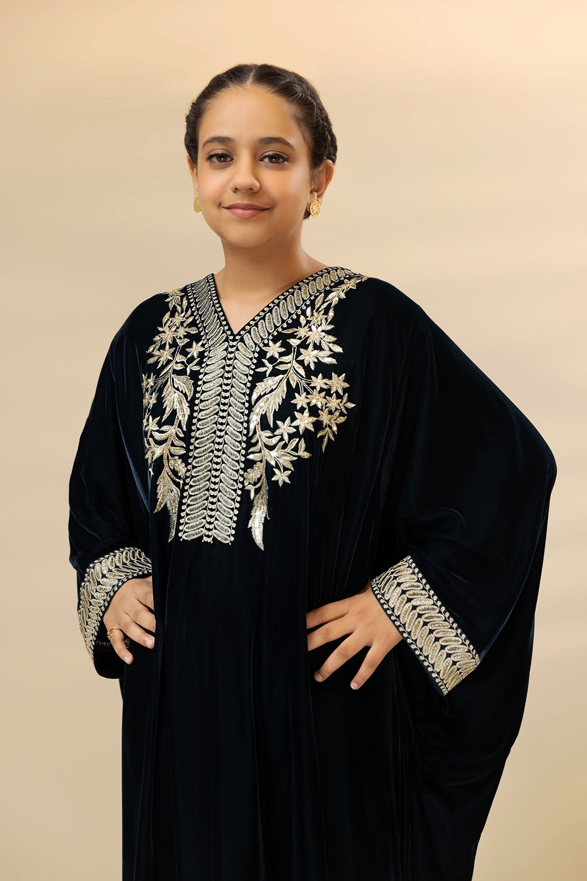 DW22-38-V Neckline Embroidered Fustaan 1PC