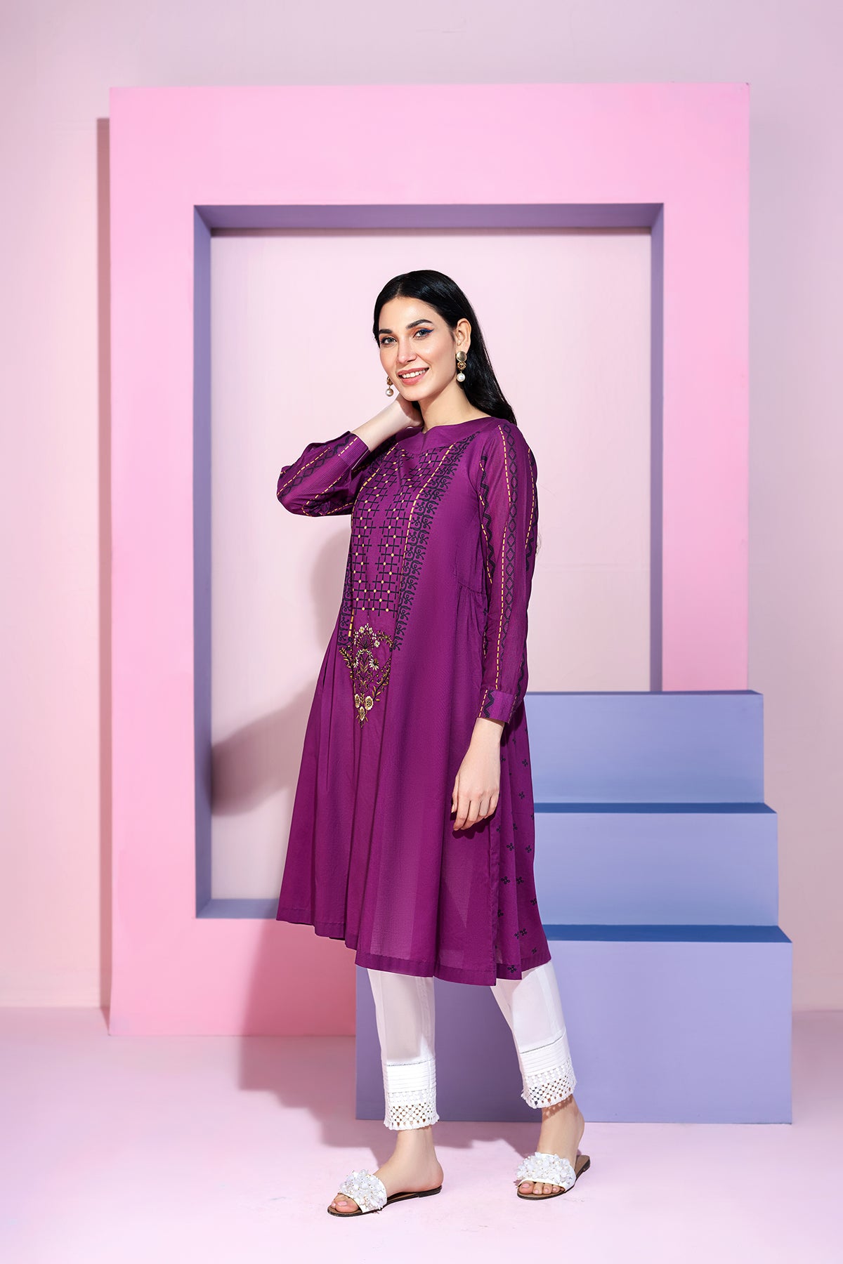 PS20-206-Embroidered Motif & Side Gathers Classic Shirt-1PC