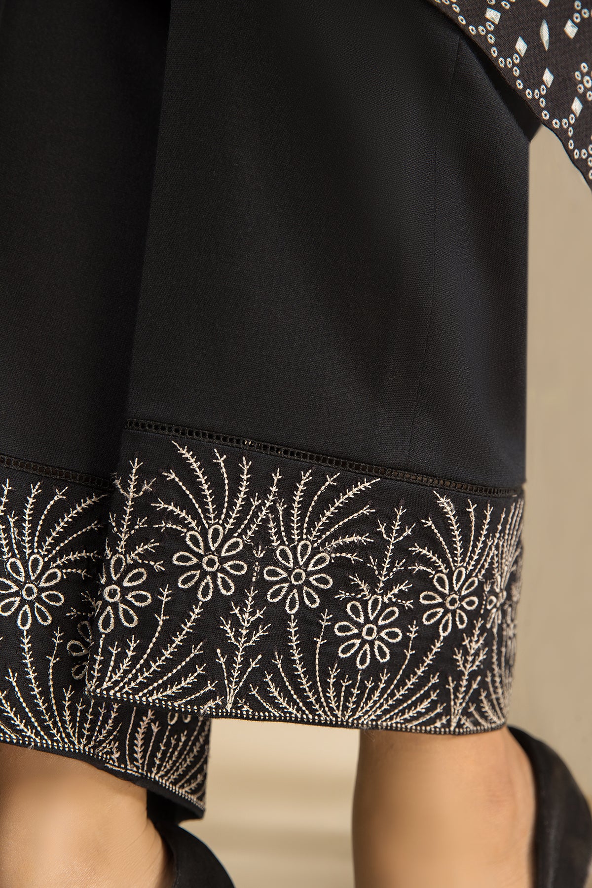 PW22-106-Embroidered Trousers