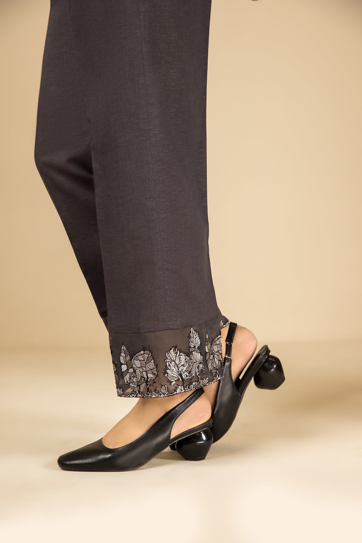 PW22-158-Embroidered Straight Trousers
