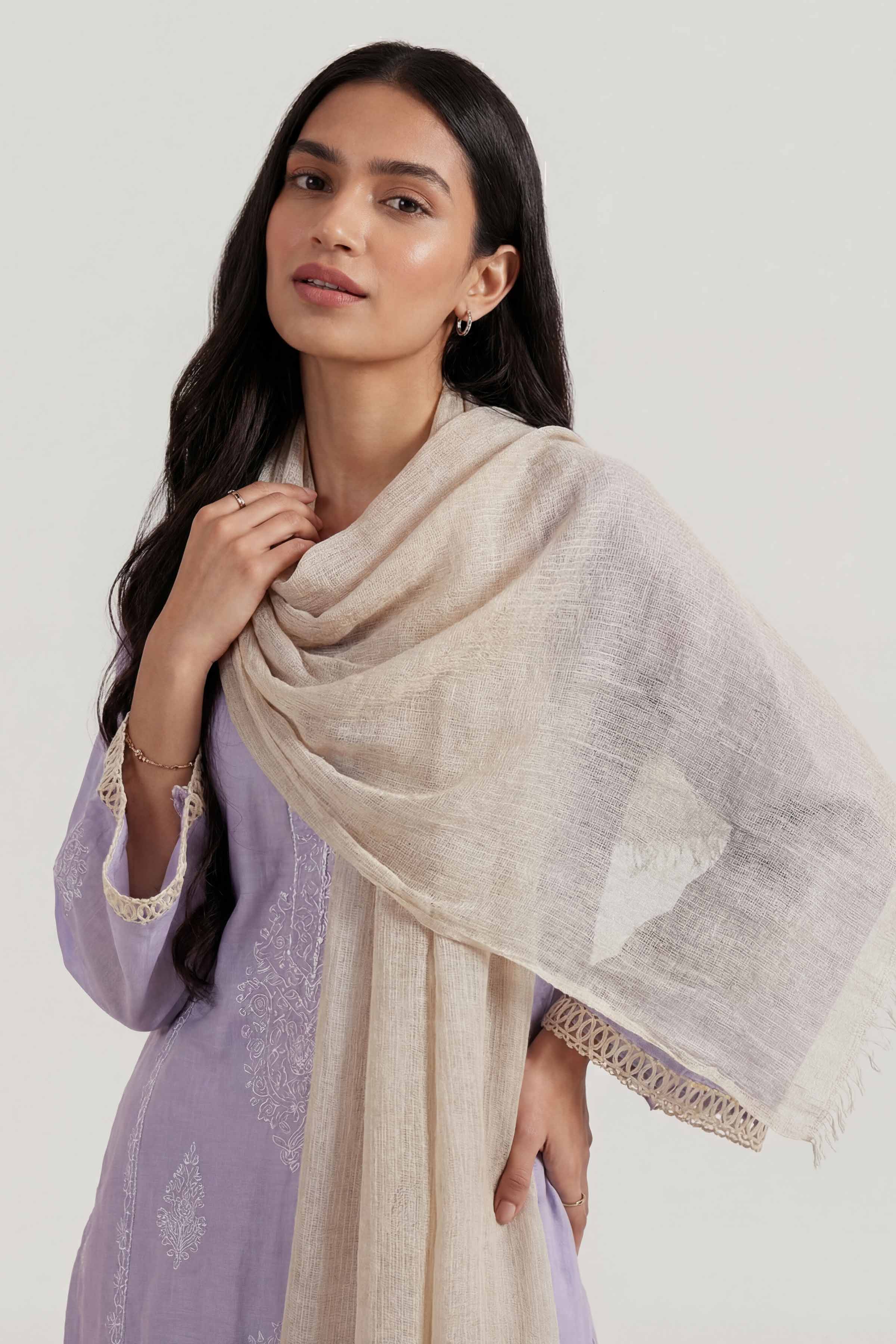 Off White Women Scarf - 447422107