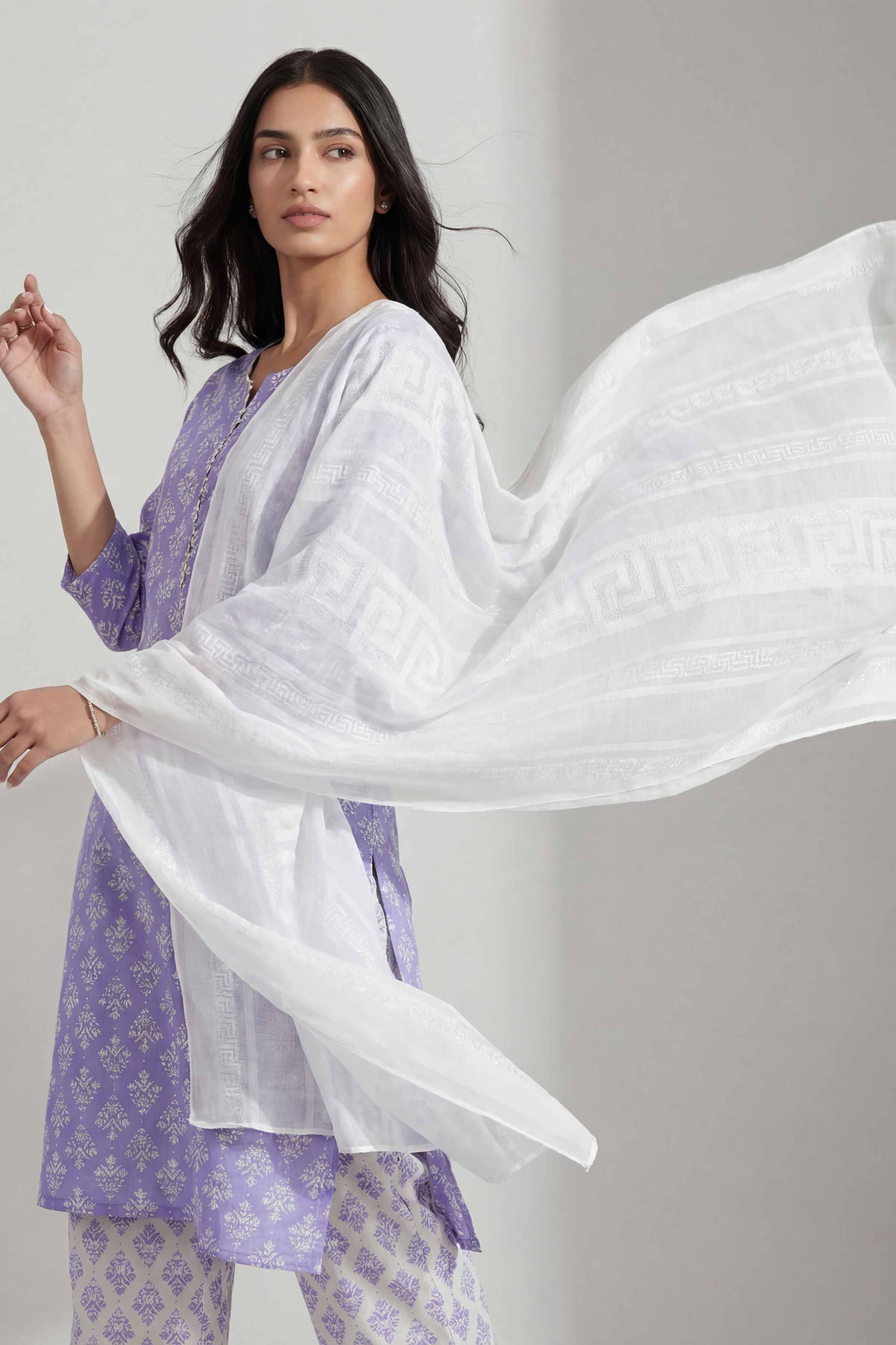 Off White Women Scarf - 447512107