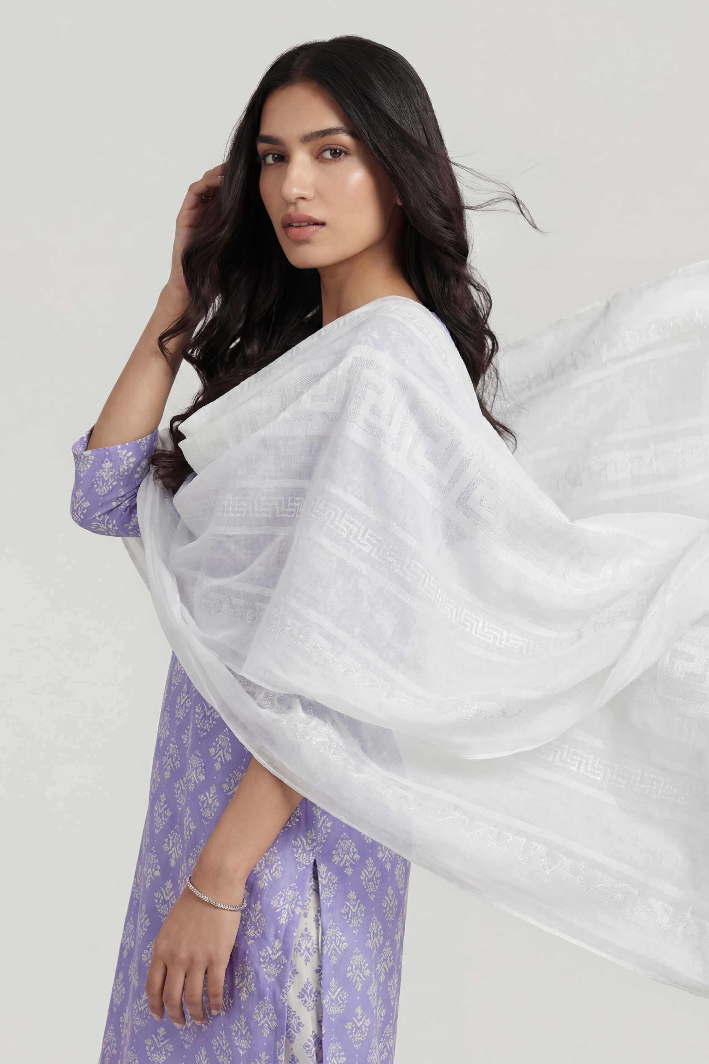 Off White Women Scarf - 447512107