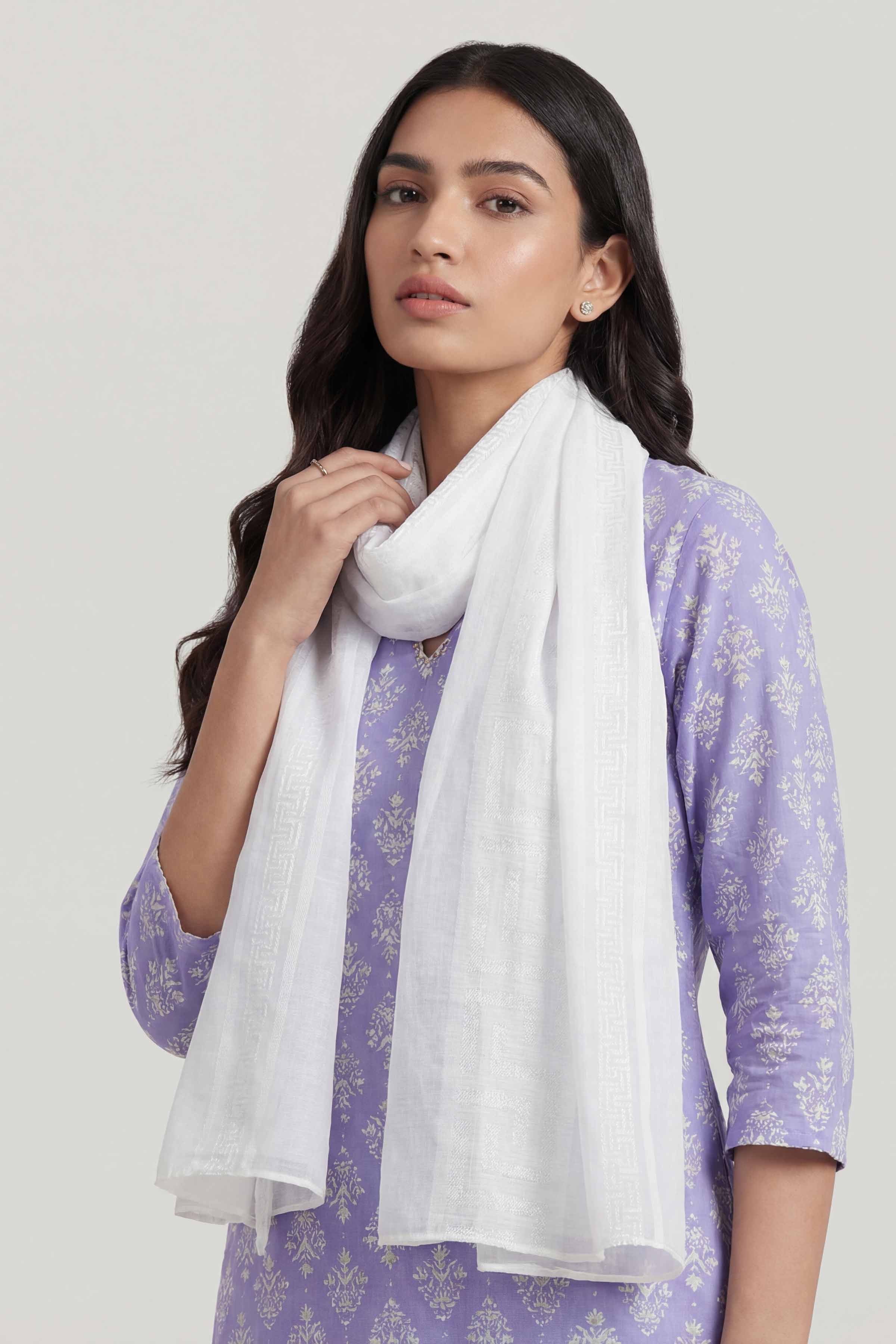 Off White Women Scarf - 447512107