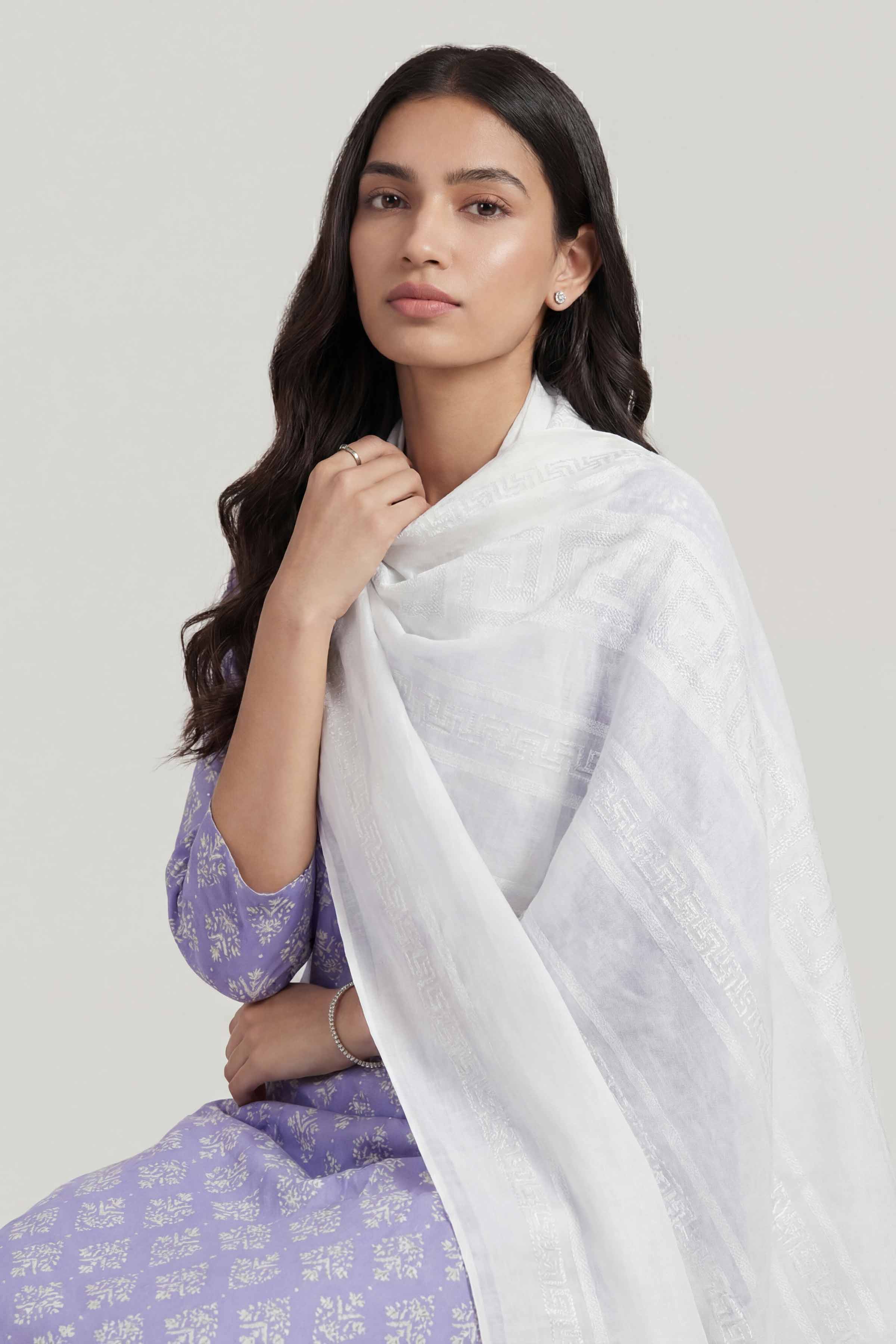Off White Women Scarf - 447512107