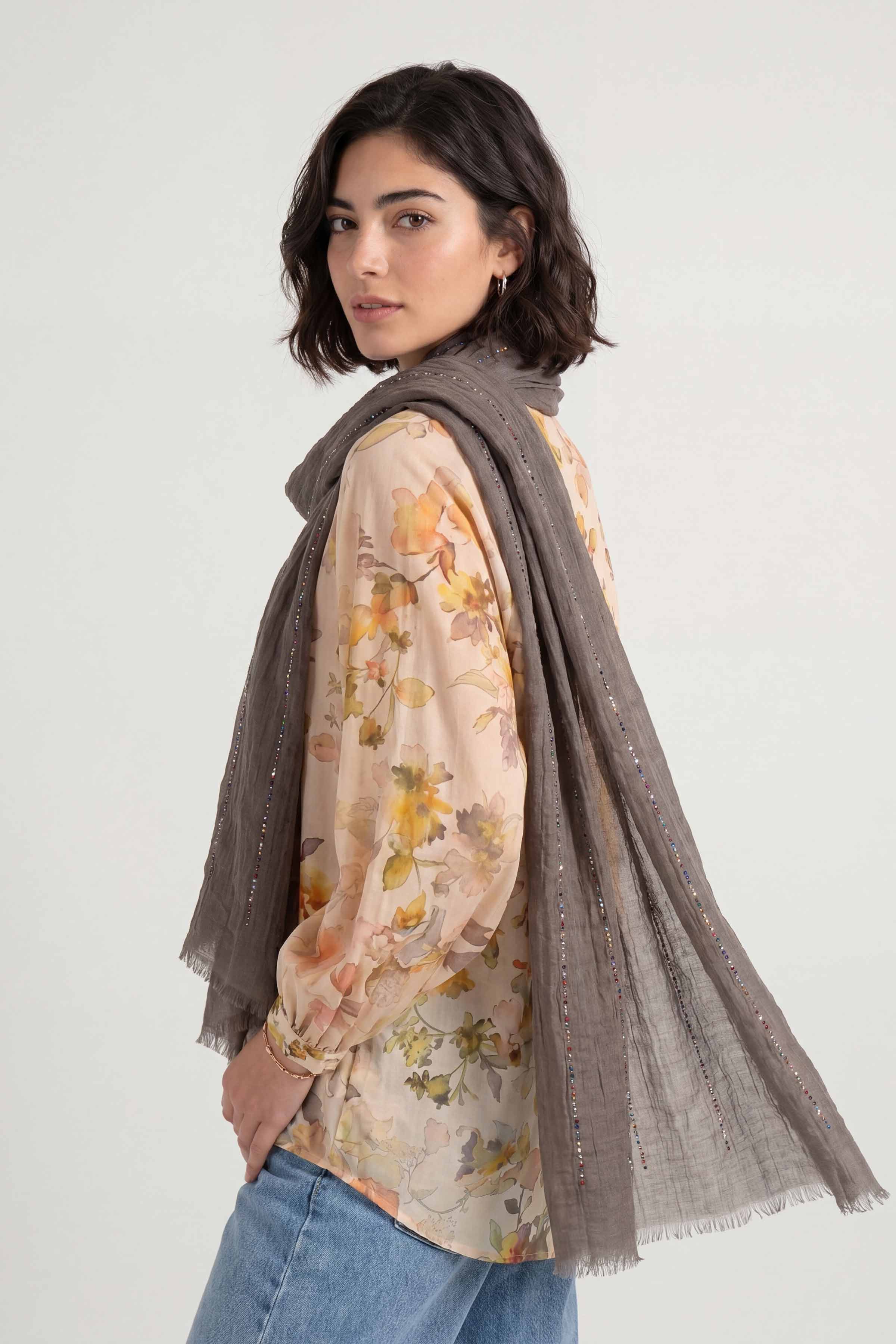 Green Women Scarf - 447532104