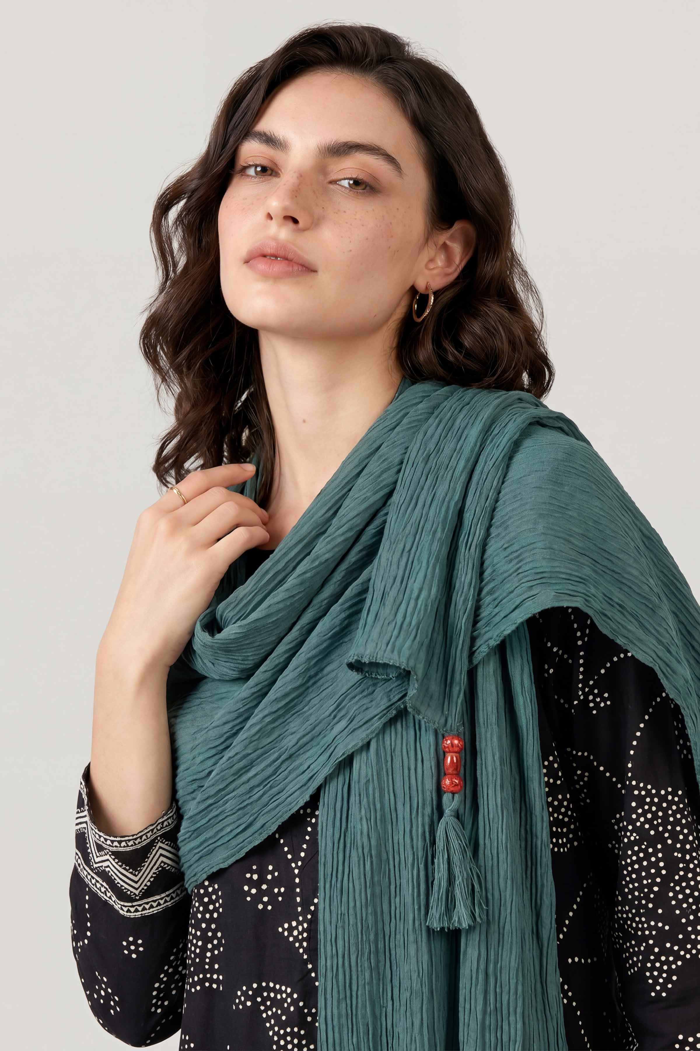 Green Women Scarf - 447552104
