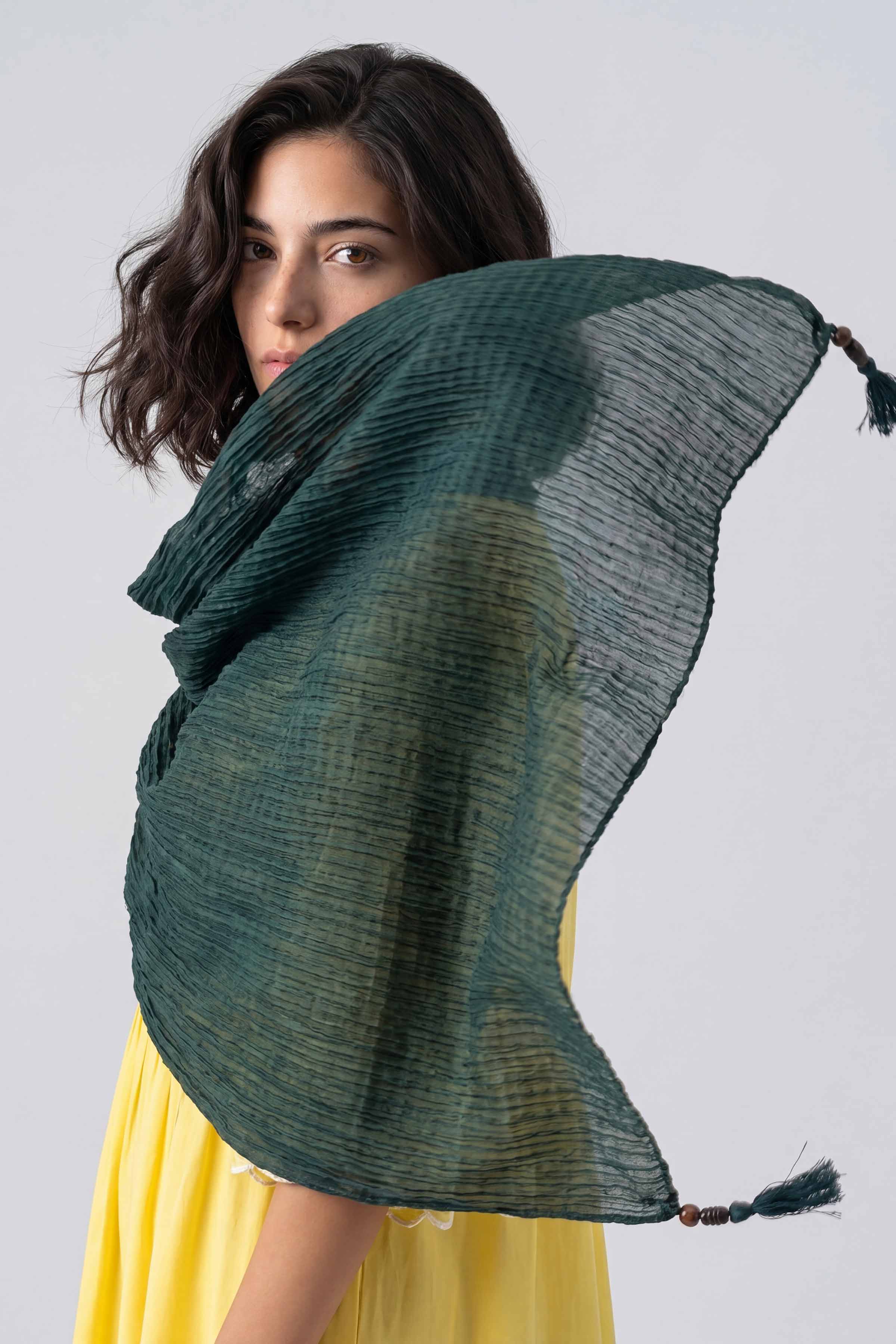 Green Women Scarf - 447702104