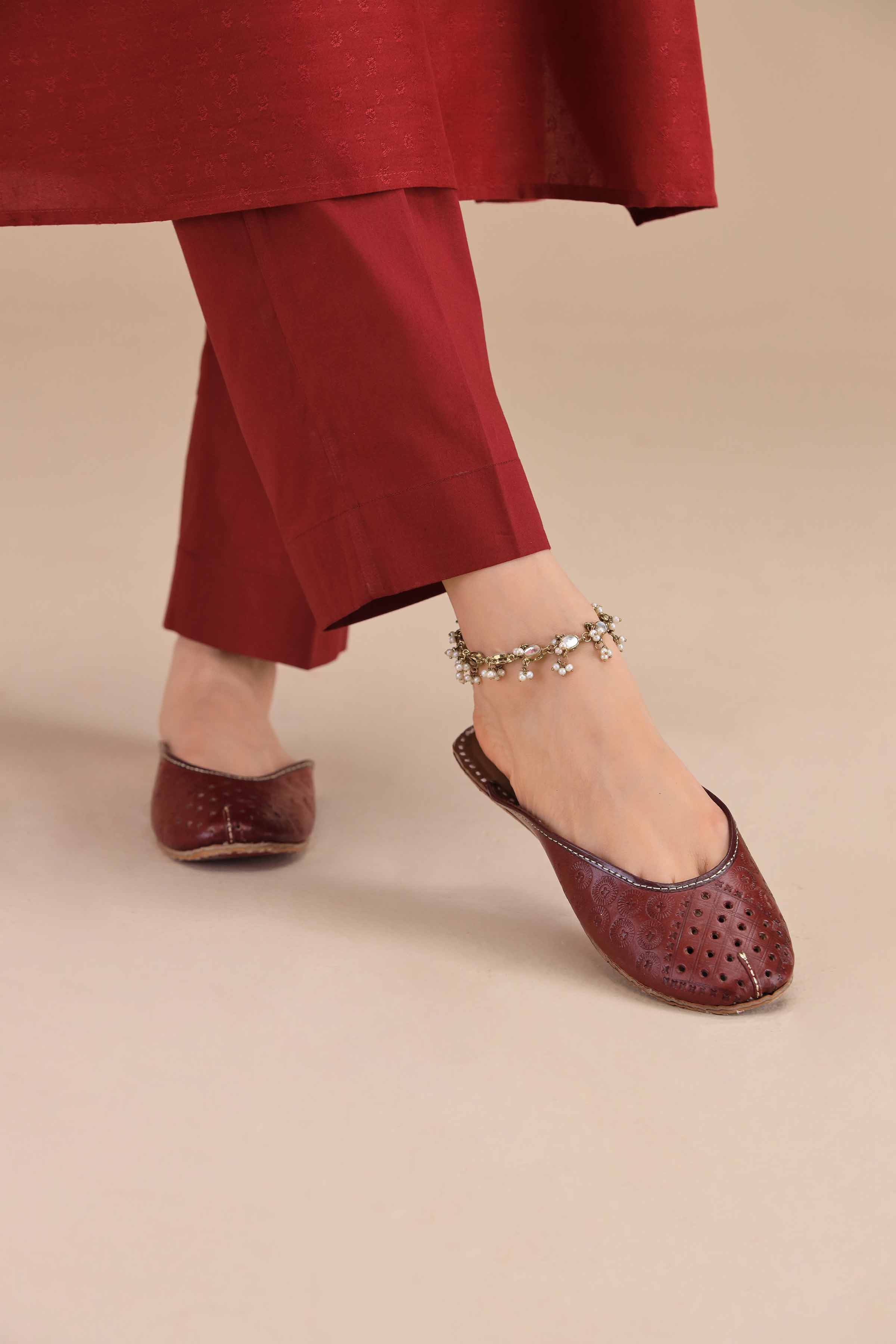 Maroon Khussa-1531183722