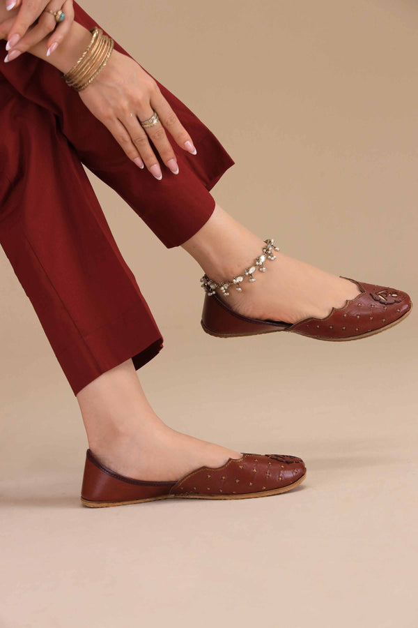 Maroon Khussa-1531233722