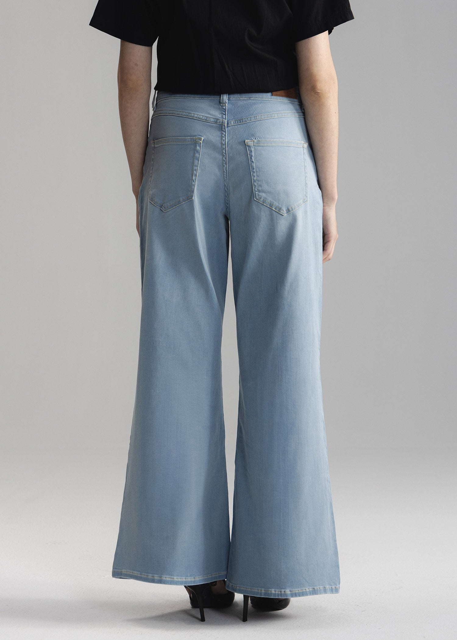 Flared Jeans- WS26-196