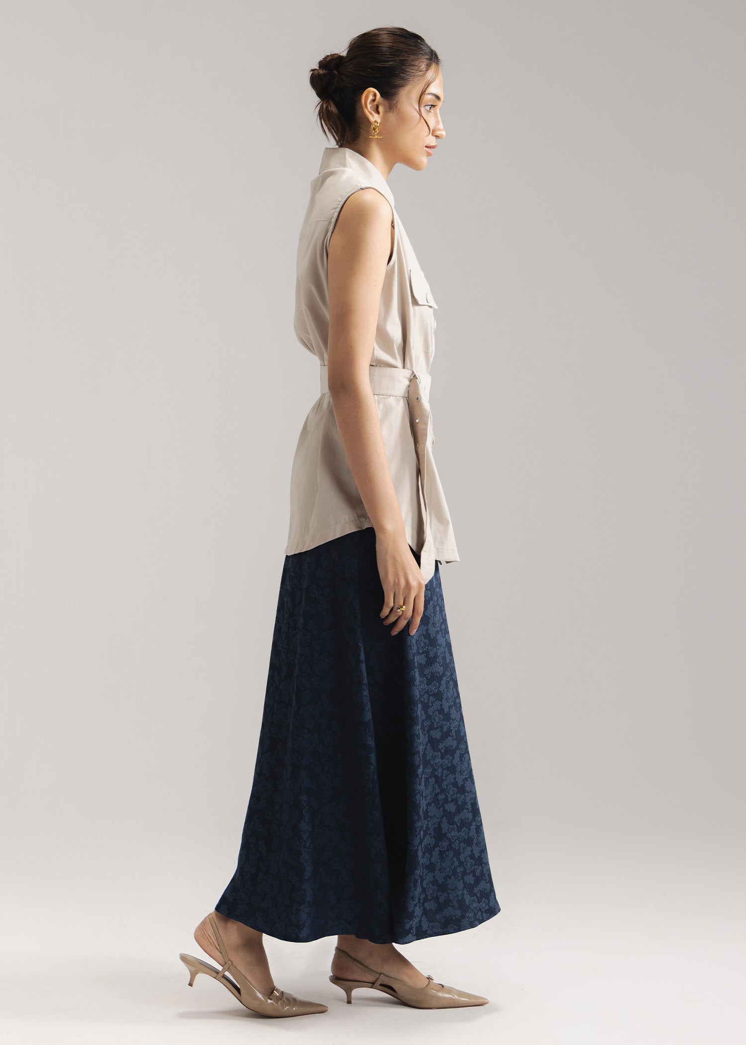 Button Down Sleeveless Shirt- WS26-44