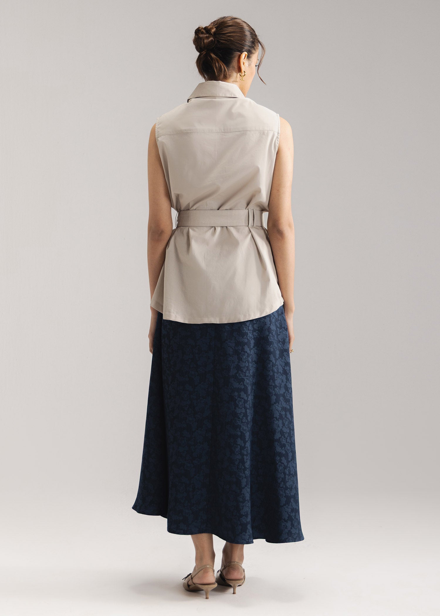 Button Down Sleeveless Shirt- WS26-44